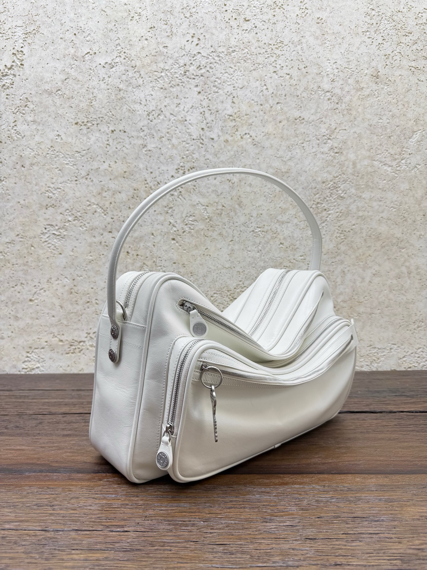 Сумка женская Acne Studios Camera Bag белого цвета