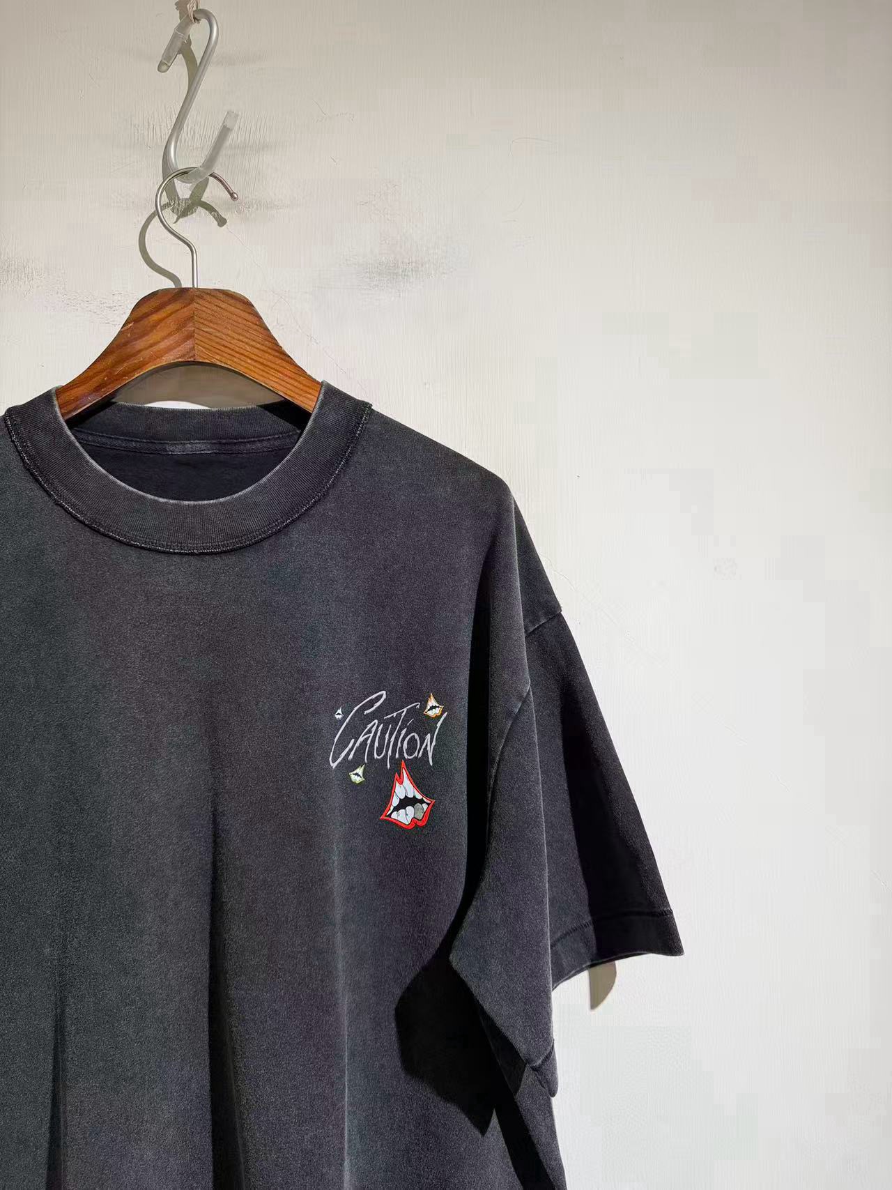Футболка мужская Chrome Hearts  тёмно-серого цвета с винтажной варкой и принтом