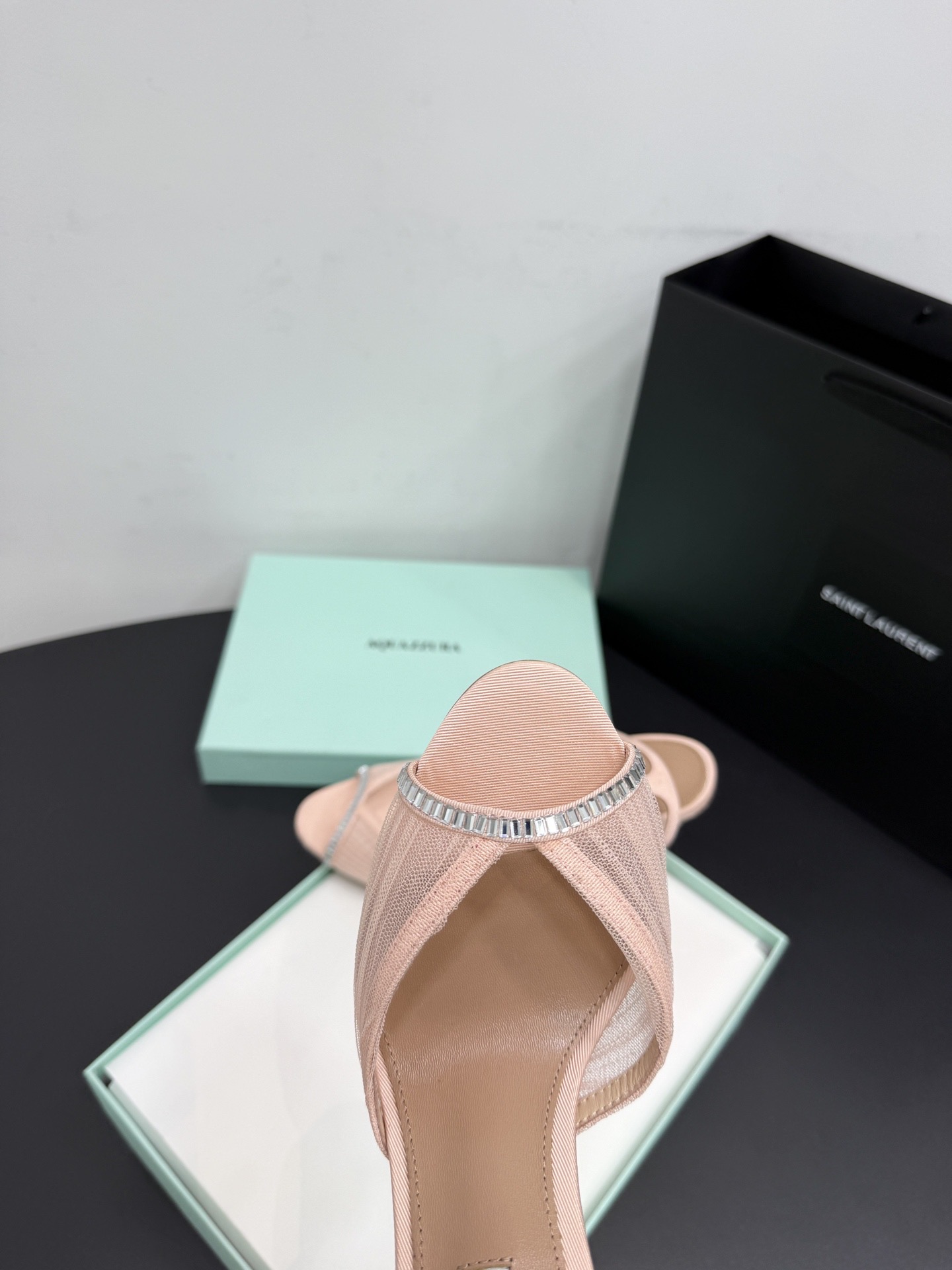 Босоножки женские Aquazzura розового цвета