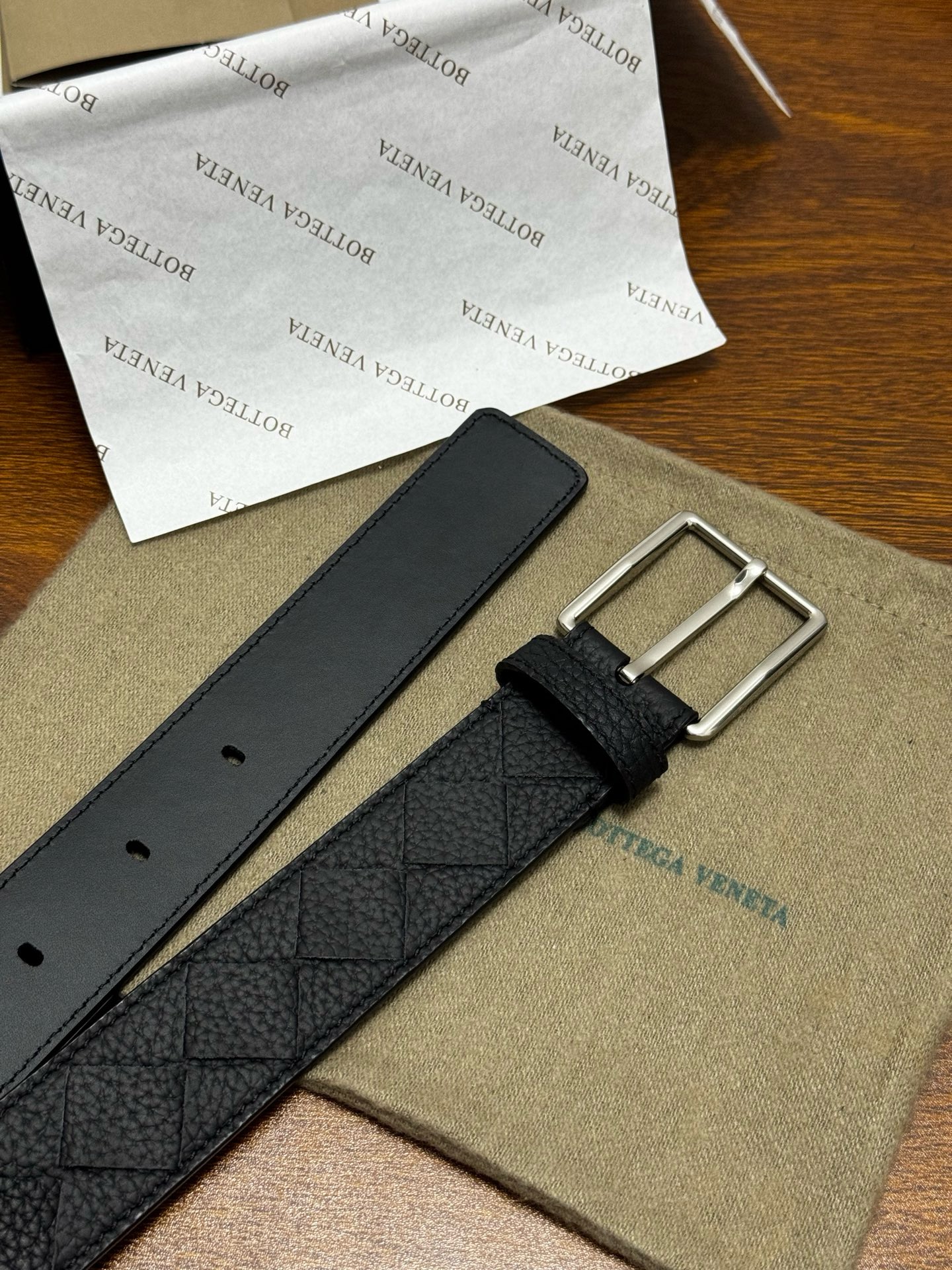 Ремень мужской Bottega Veneta Intrecciato кожи чёрного цвета