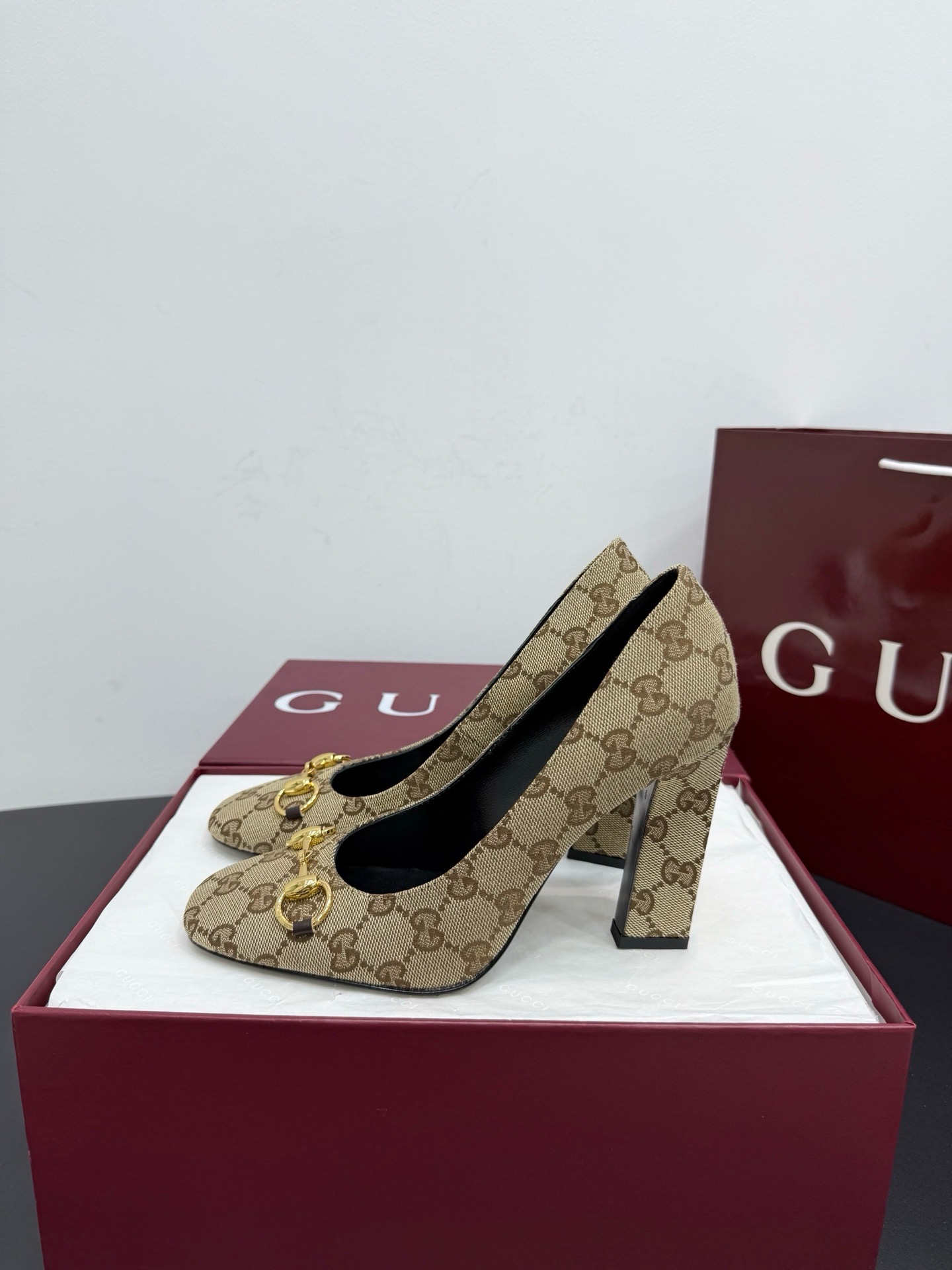 Туфли женские в стиле Gucci Horsebit бежево-коричневого цвета