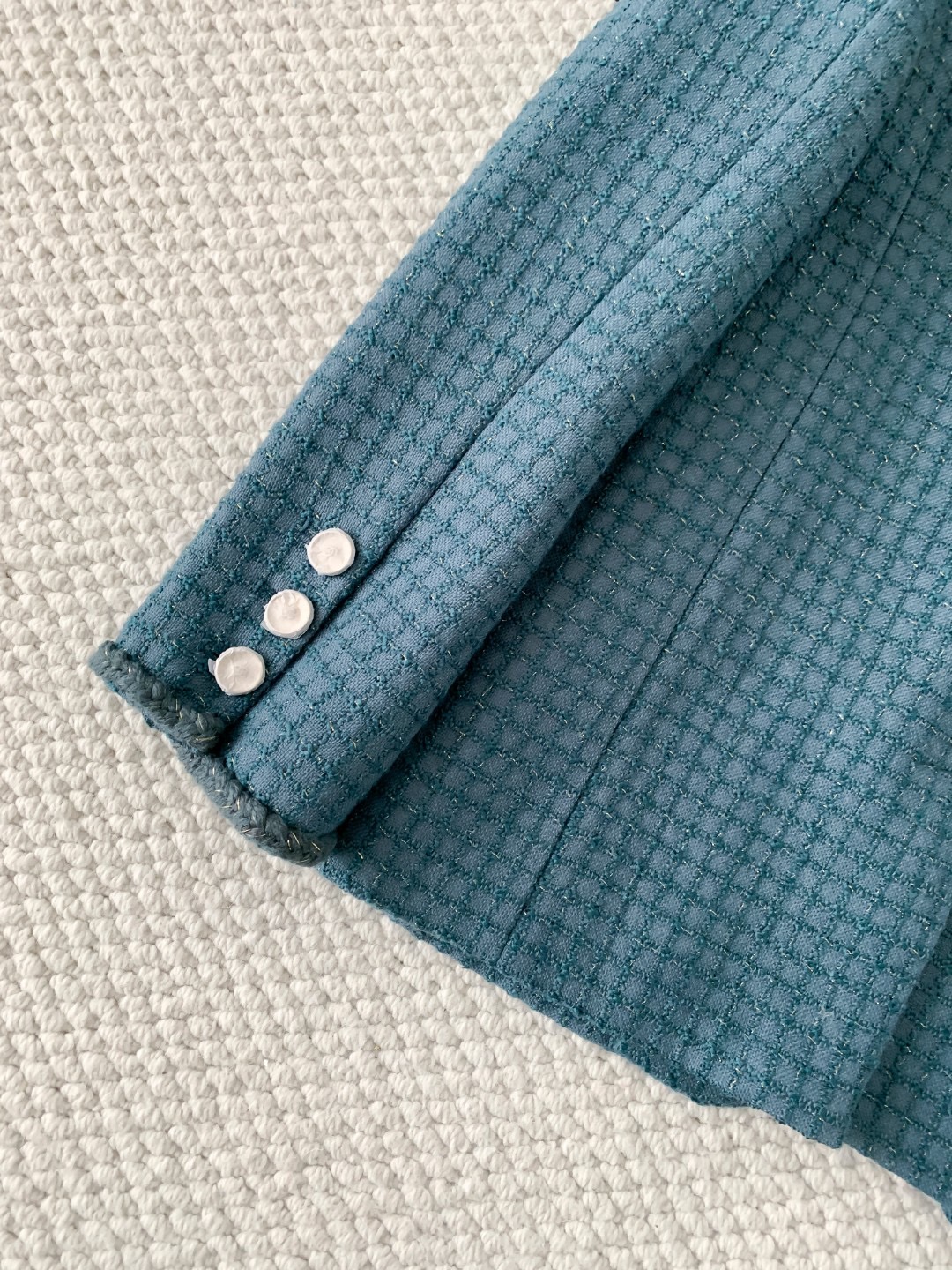 Жакет женский в стиле Chanel из фактурной ткани павлиньего зелёного цвета