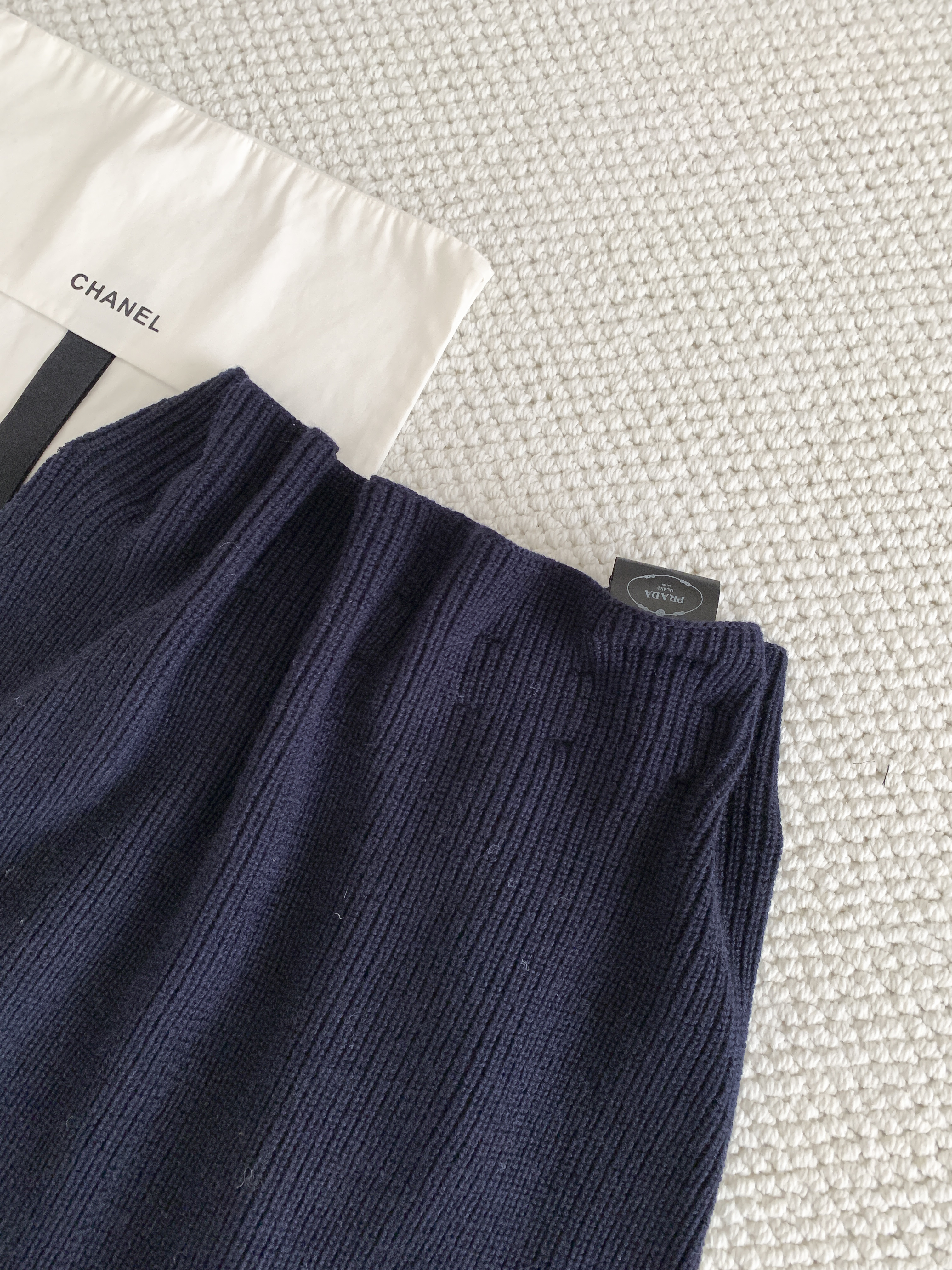 Юбка женская в стиле Prada из шерстяного трикотажа тёмно-синего цвета