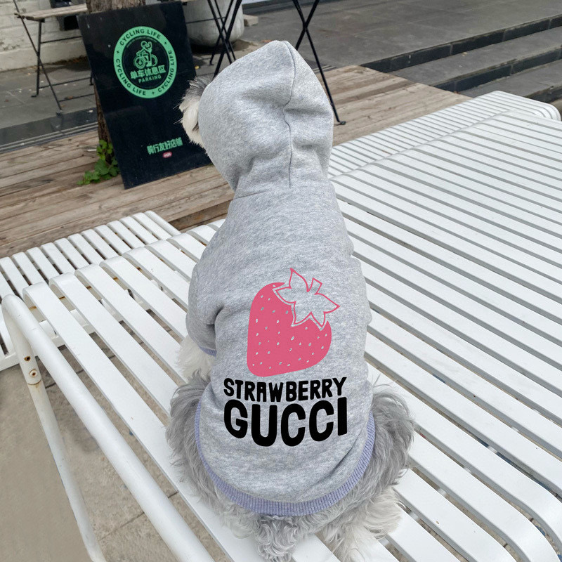 Худи для собак в стиле Gucci Strawberry из хлопкового футера с капюшоном серого цвета
