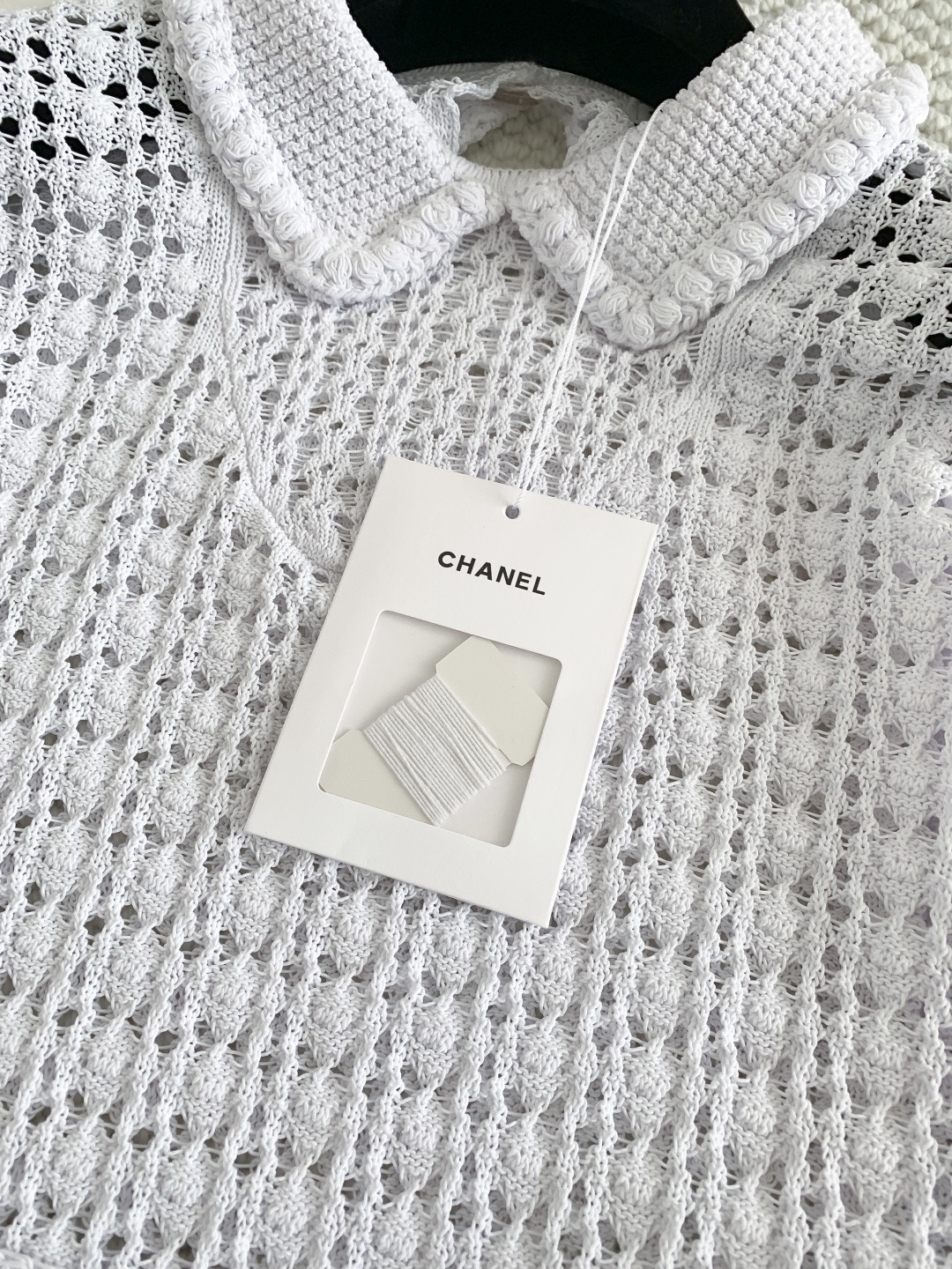 Кардиган женский в стиле Chanel с ажурной вязкой и воротником белого цвета