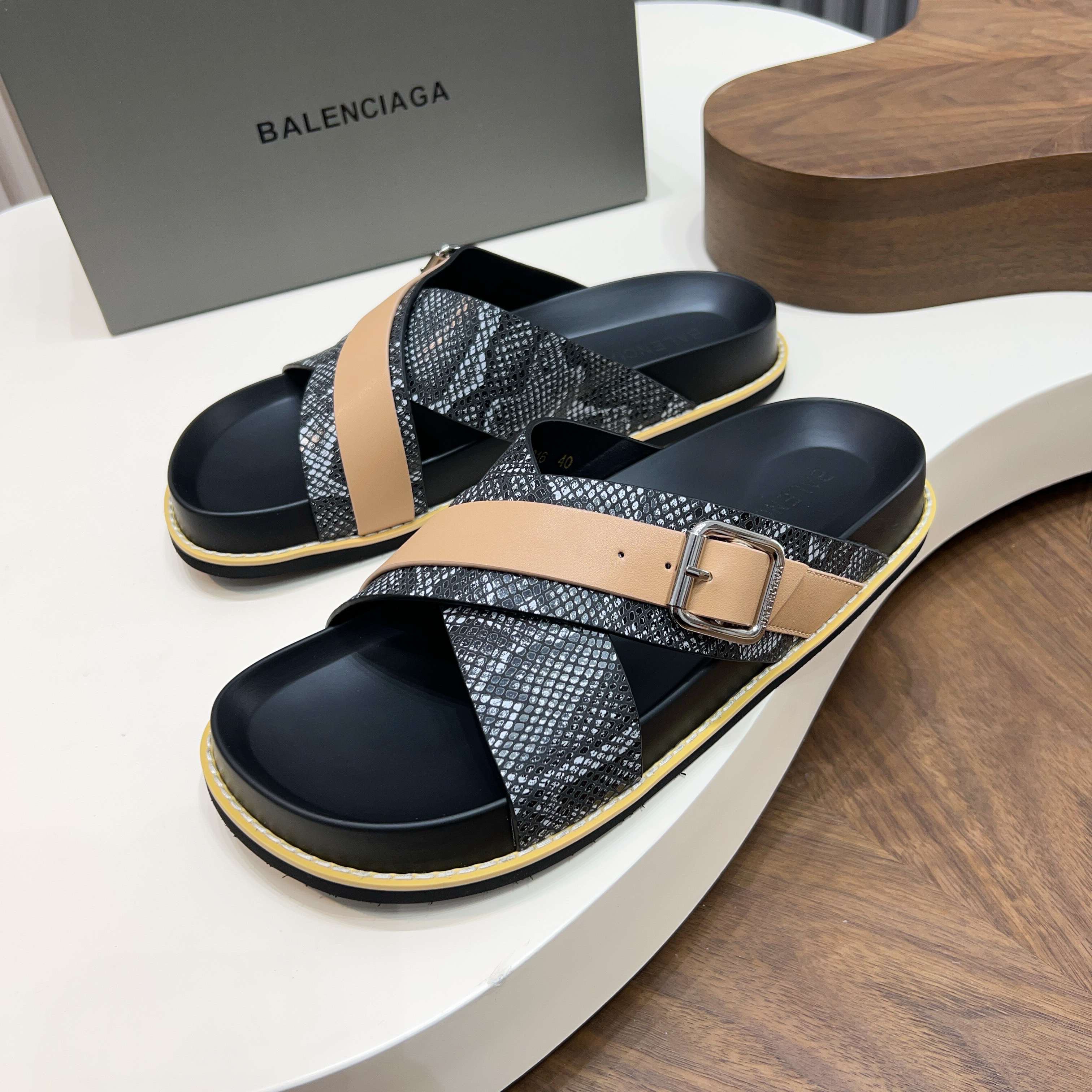Сандалии мужские в стиле Balenciaga черного цвета