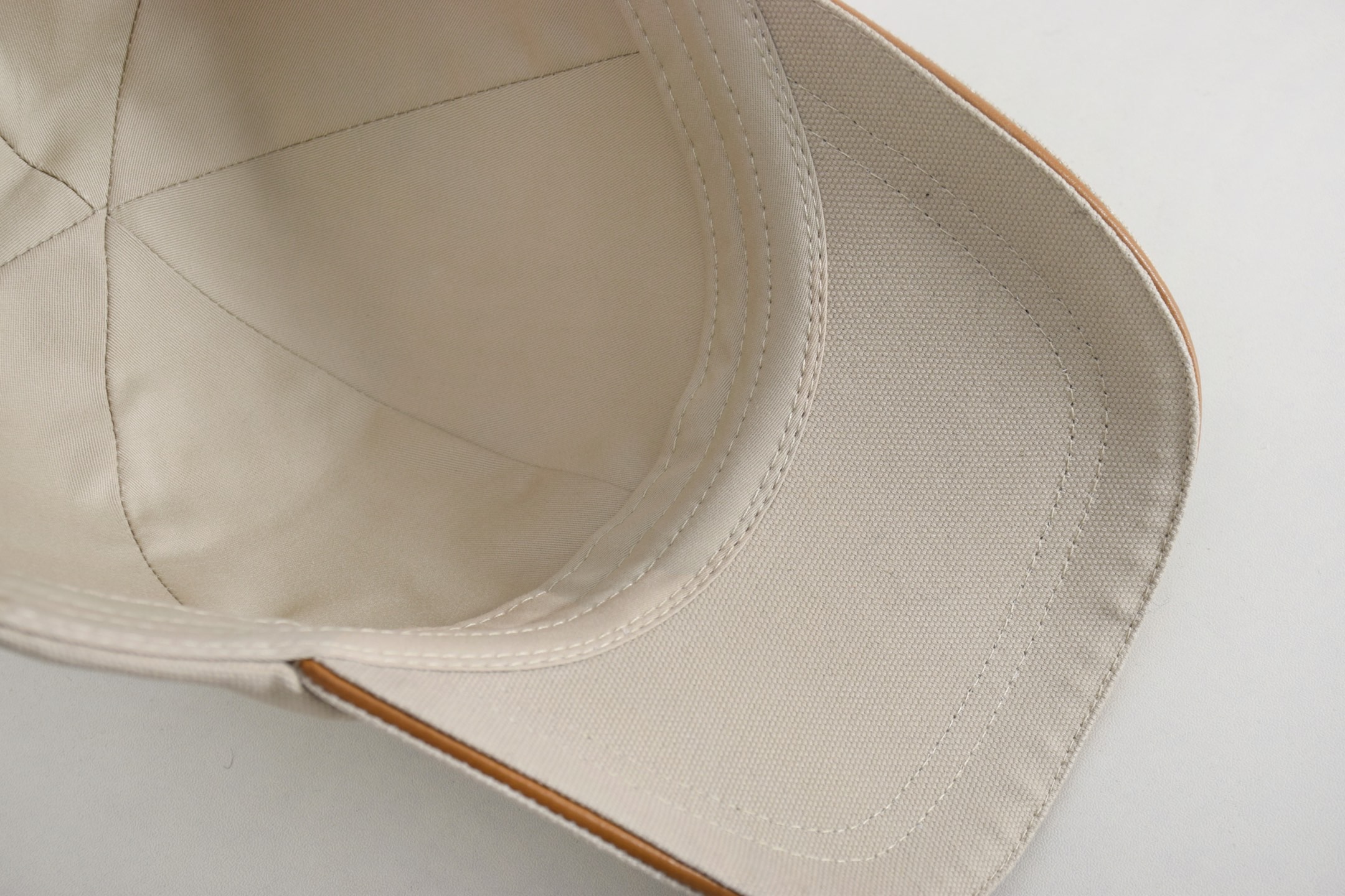 Кепка унисекс в стиле Dior бейсболка с декоративной звездой черного и бежевого цвета