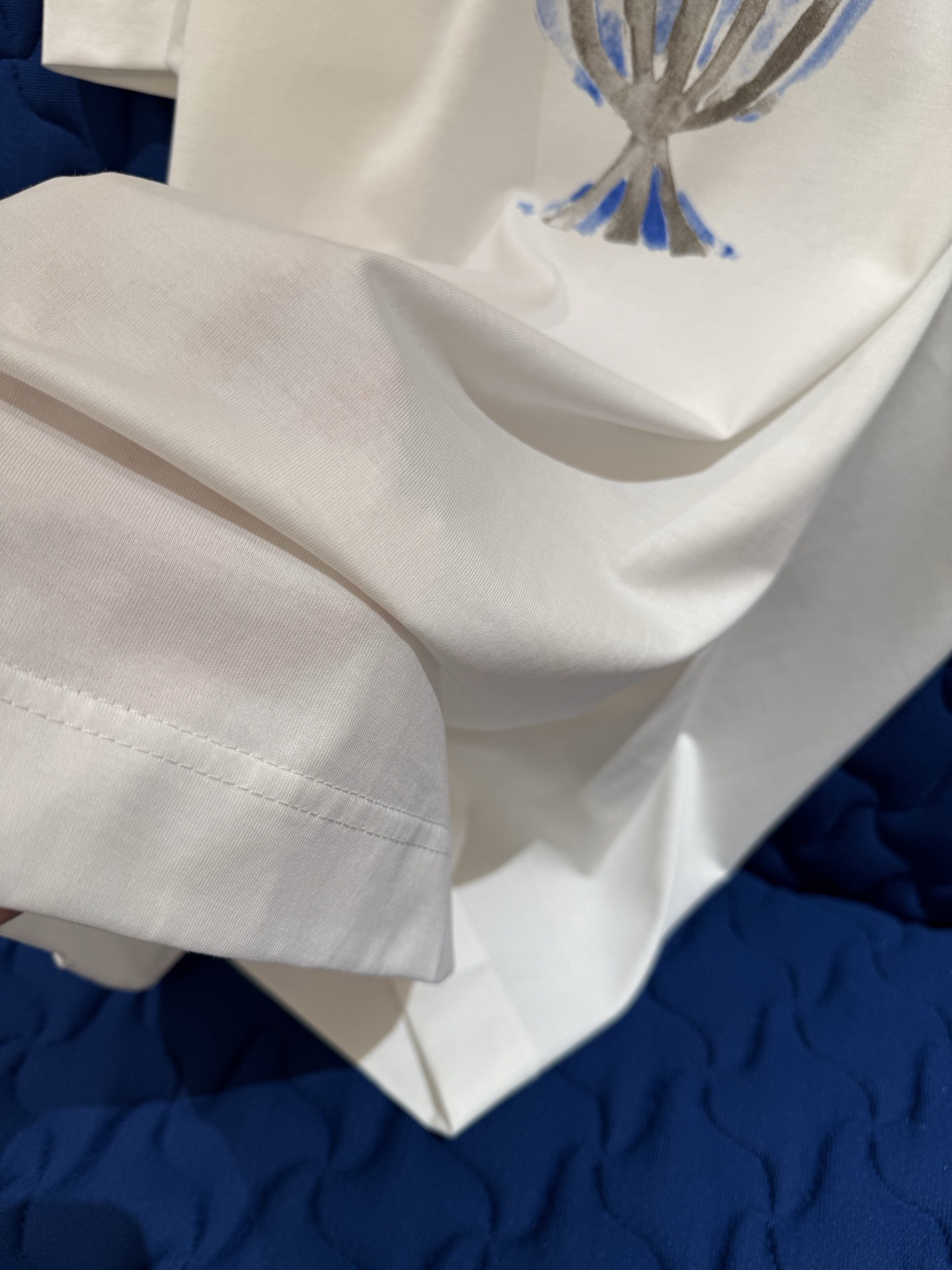 Футболка мужская в стиле Fendi с принтом мороженого белого цвета