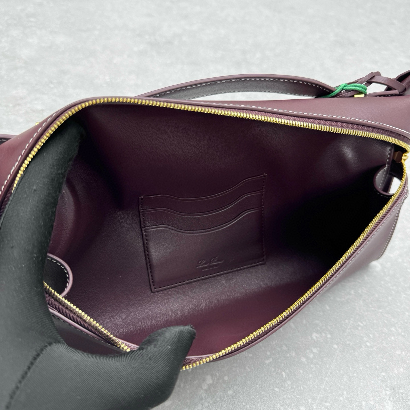 Сумка- клатч женский в стиле Loro Piana Extra Clutch L29 из натуральной кожи тёмно-бордового цвета