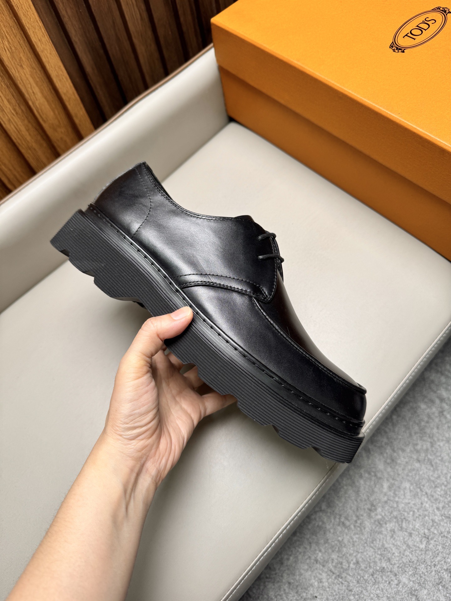 Туфли мужские в стиле Tod’s черного цвета на массивной подошве