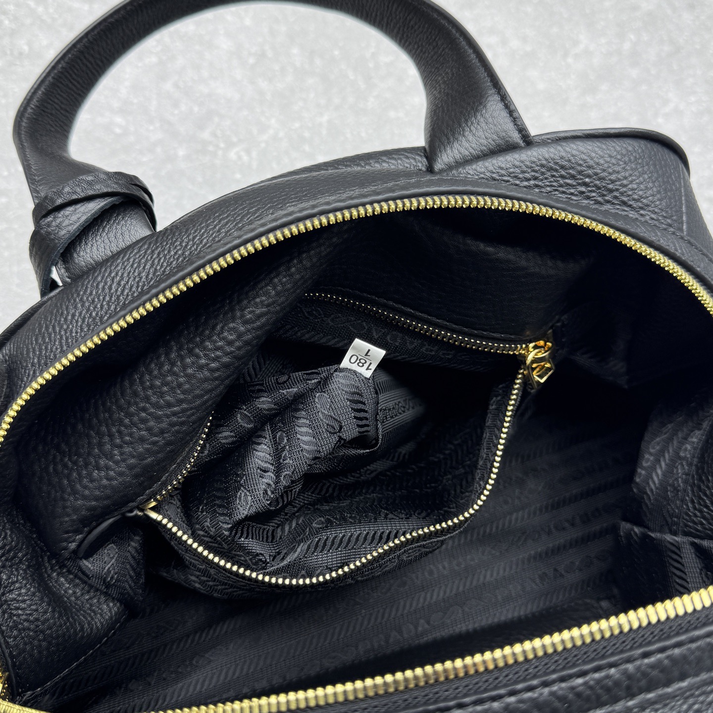 Сумка женская в стиле Prada Hobo 6861 чёрного цвета 