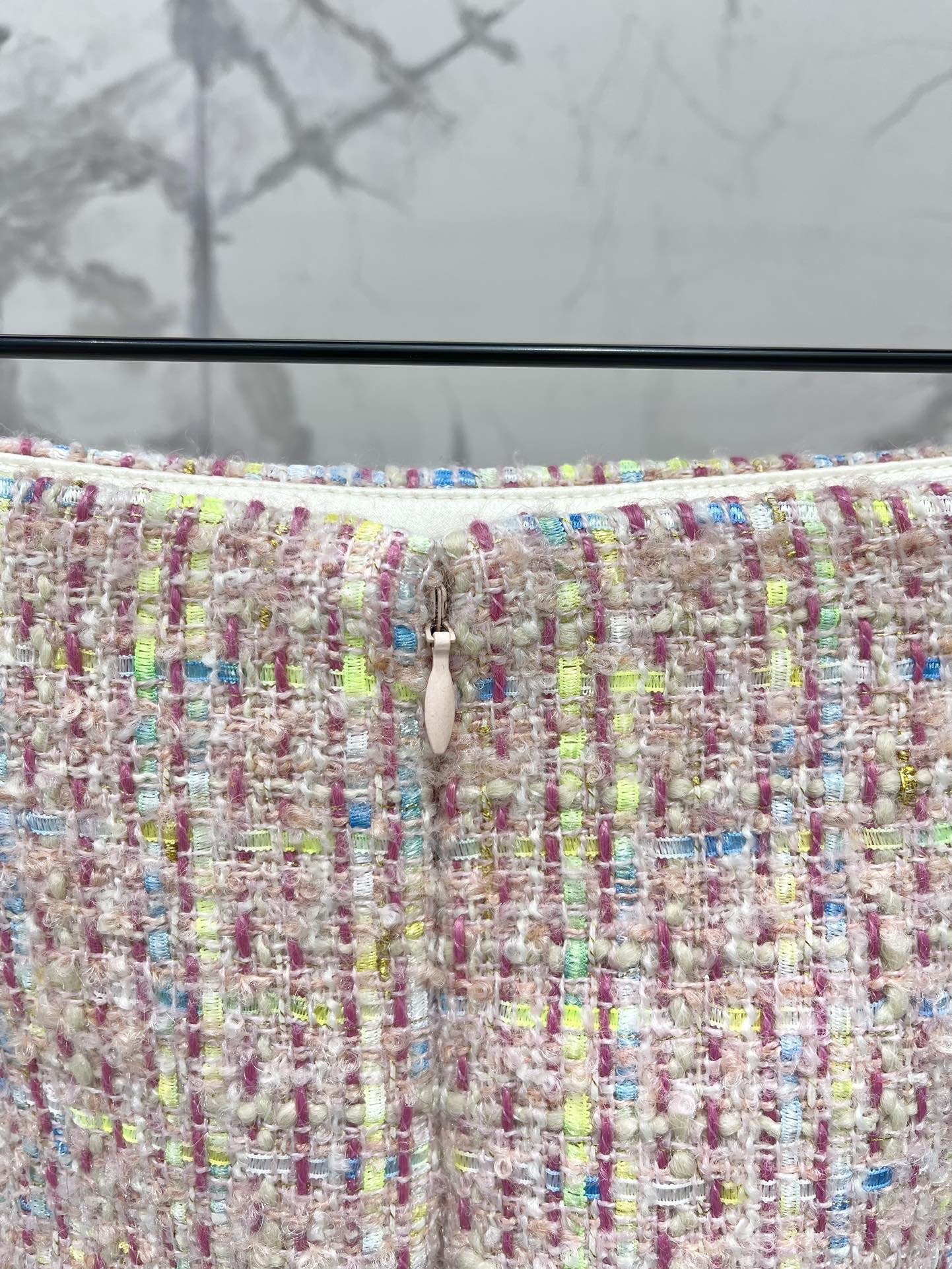 Юбка женская в стиле Valentino из твидовой ткани пастельного цвета