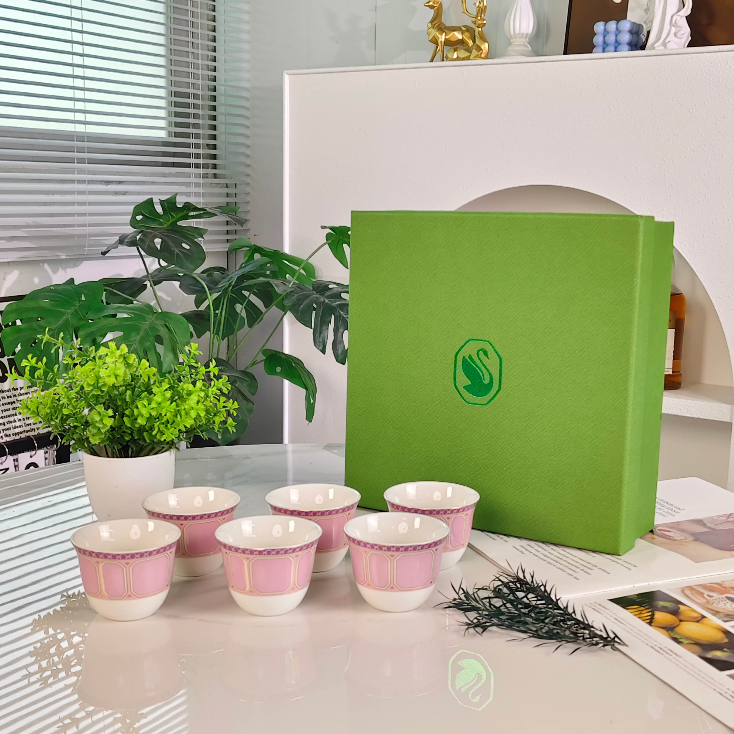 Чайный набор в стиле Swarovski x Rosenthal из керамики розового цвета