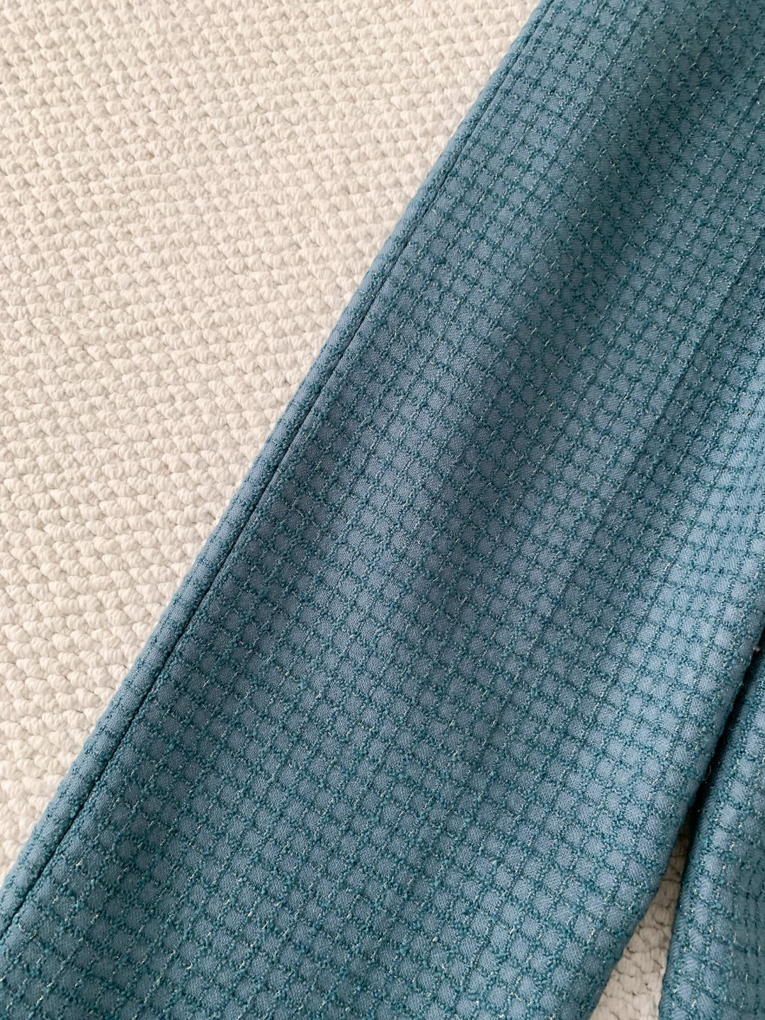 Брюки женские в стиле Chanel из фактурной ткани павлиньего зелёного цвета