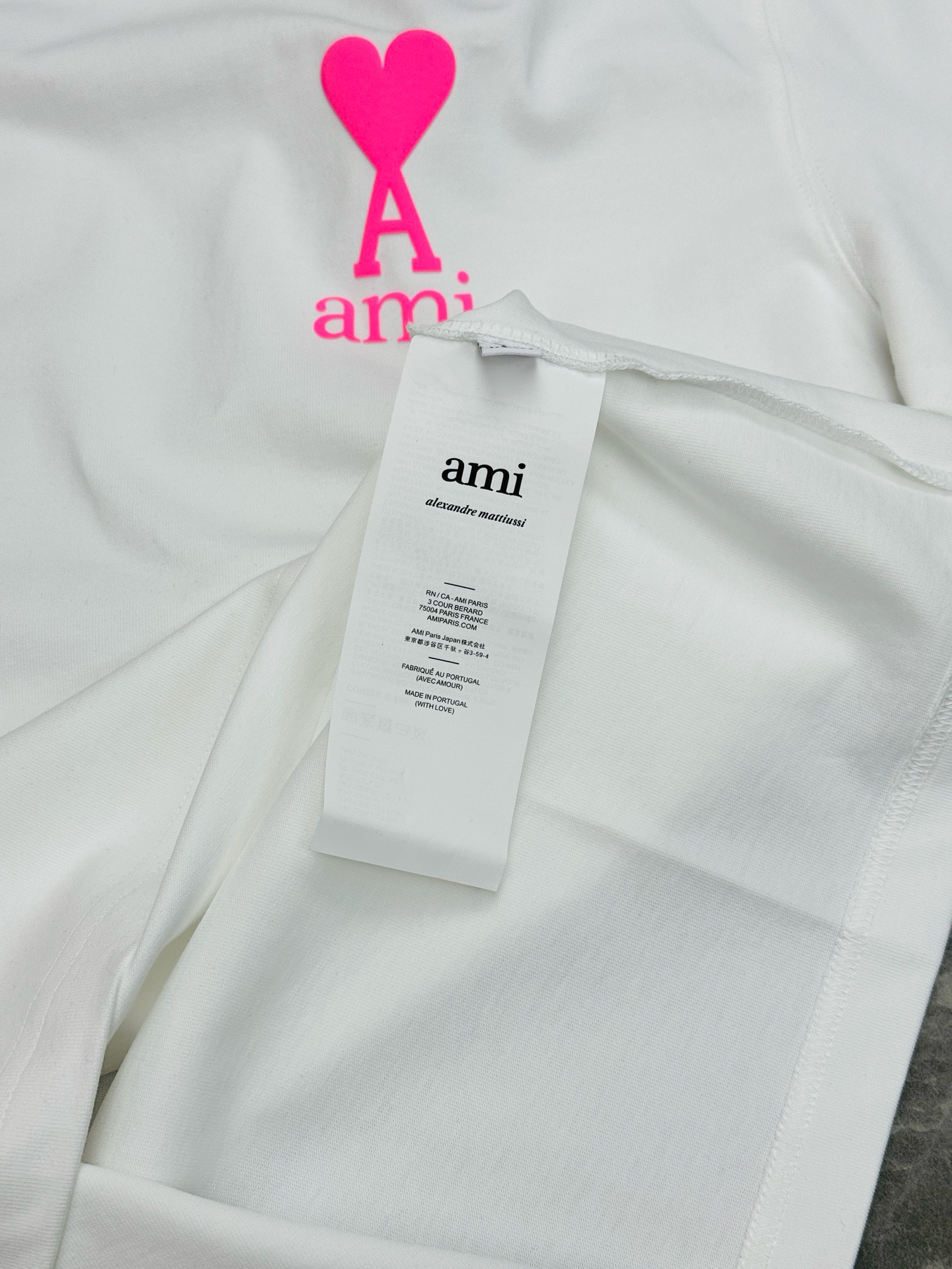 Футболка мужская в стиле AMI Paris с флуоресцентным логотипом