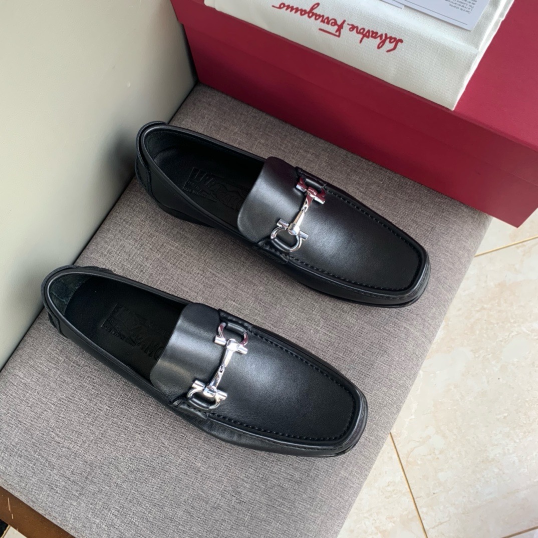 Лоферы мужские в стиле Salvatore Ferragamo черного цвета