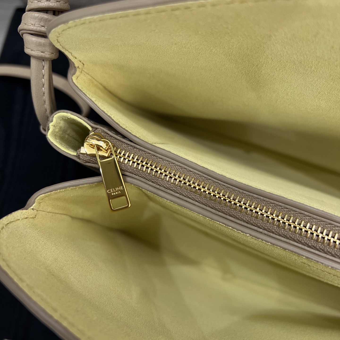 Сумка женская в стиле Celine Trio Flap бежевого цвета