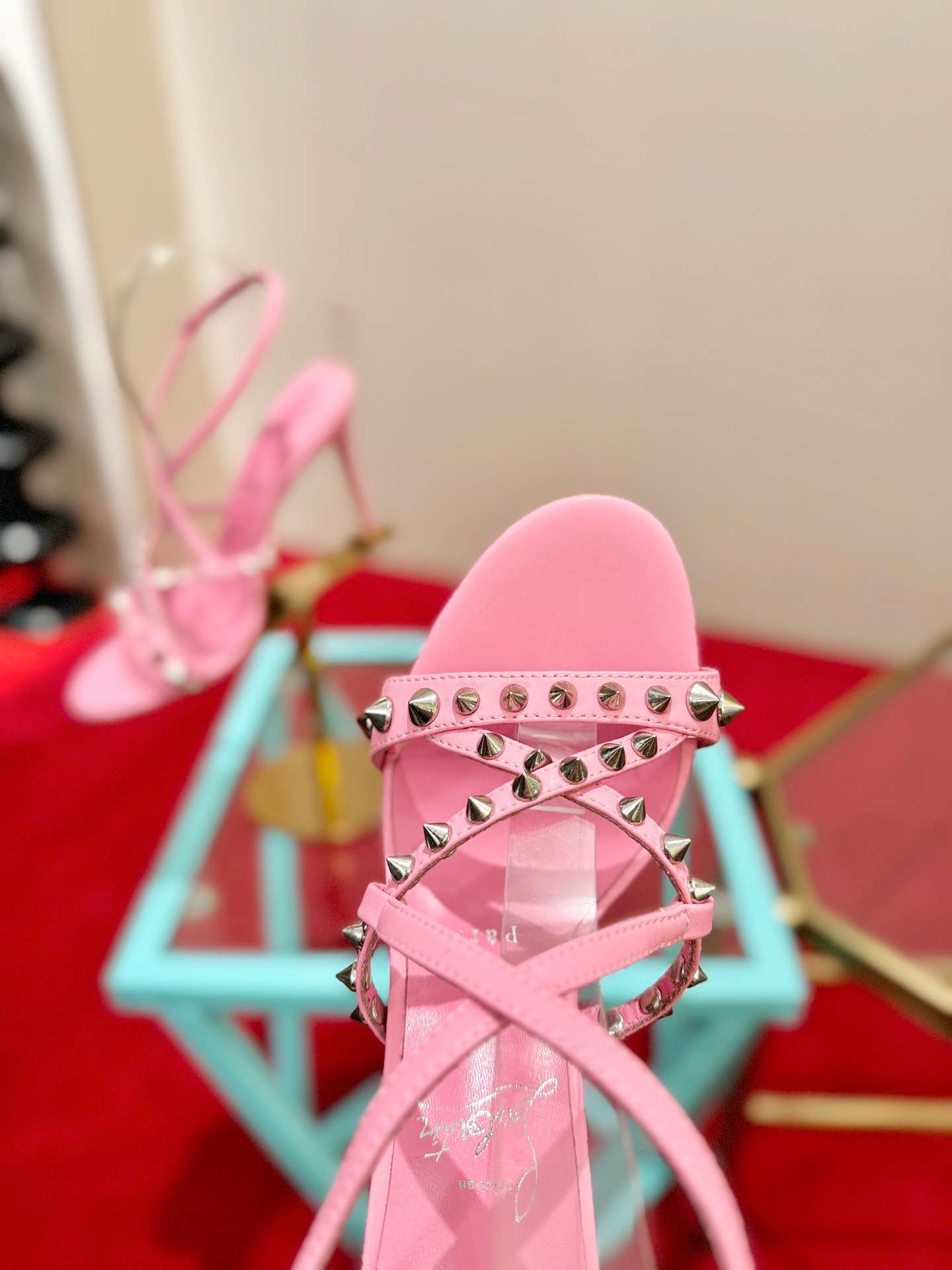 Босоножки женские Christian Louboutin So Kate розового цвета
