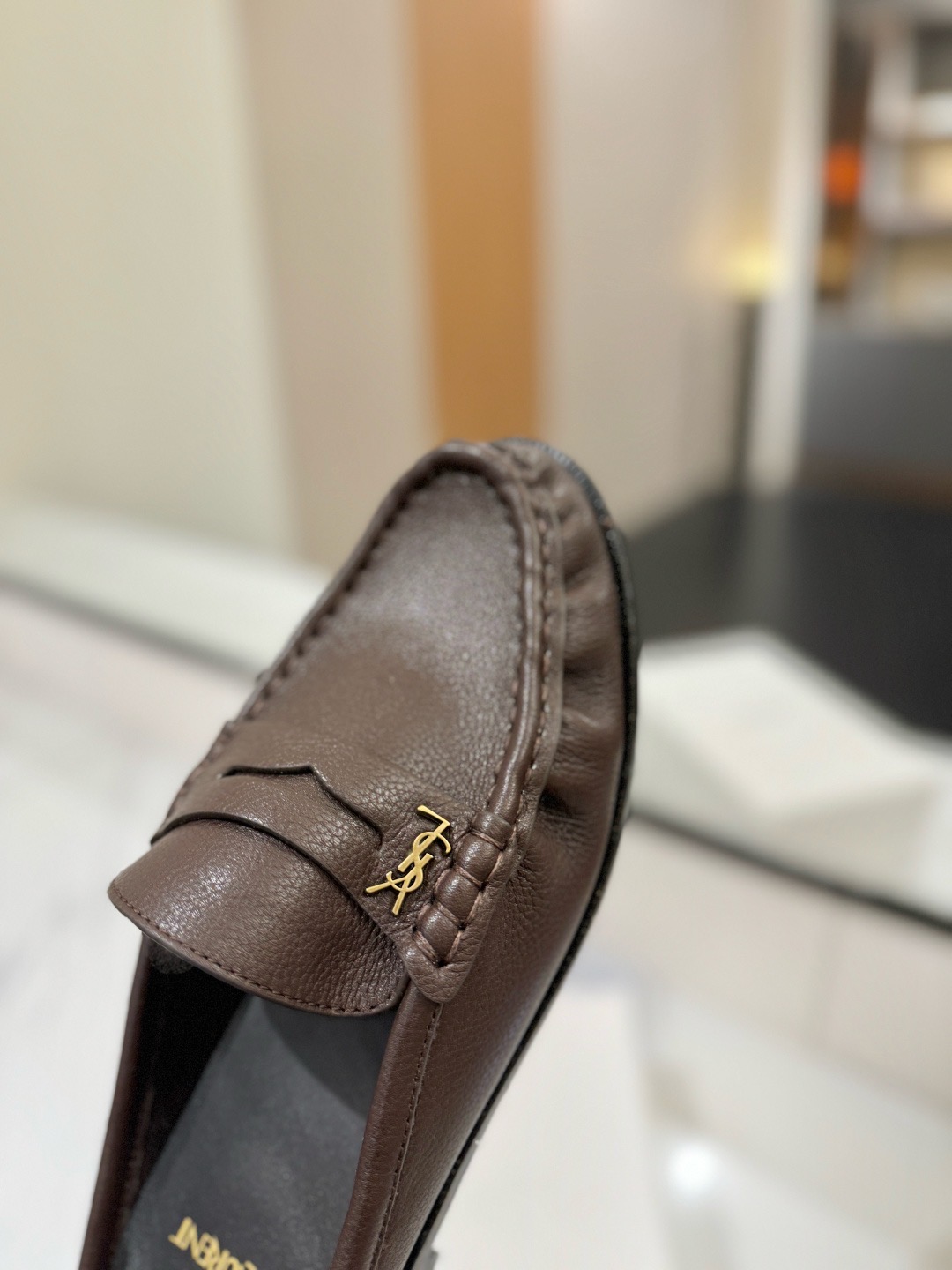 Лоферы-мюли Saint Laurent Le Loafer шоколадного цвета