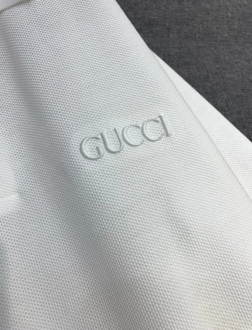 Поло мужское в стиле Gucci с коротким рукавом белого цвета