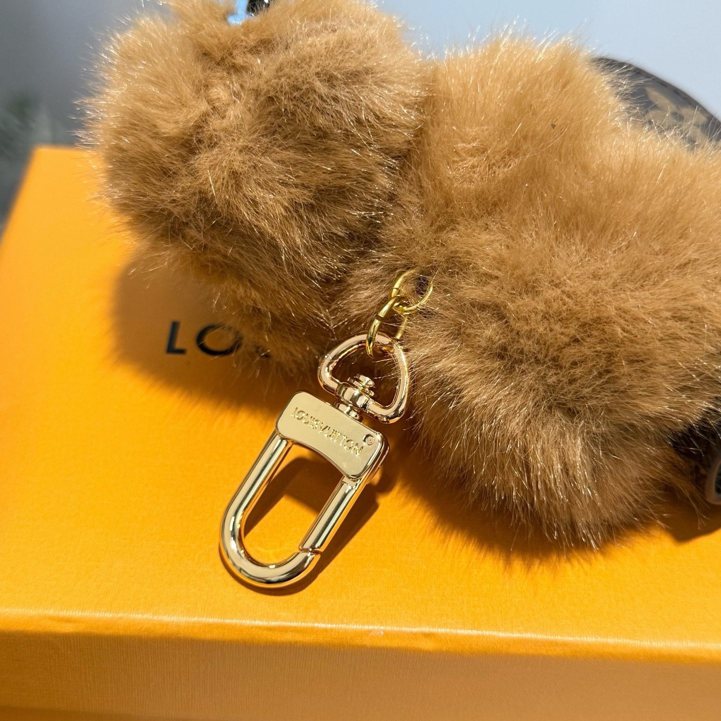 Брелок женский Louis Vuitton LV Cute Capybara коричневого цвета