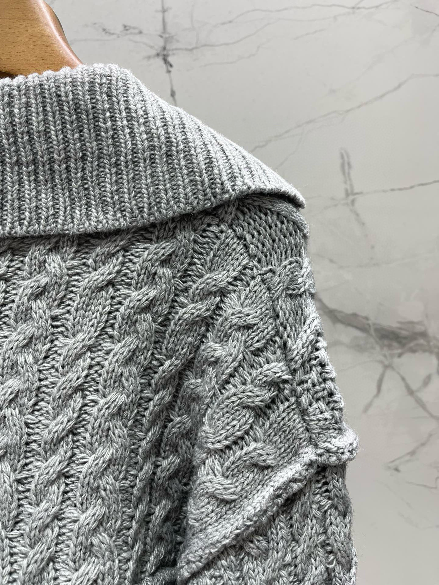 Жакет женский в стиле Vivienne Westwood с объёмной вязкой и вышивкой звезды