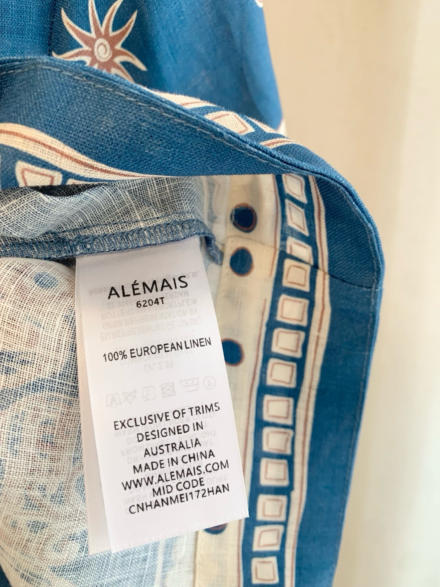 Костюм женский Alemais синего цвета с рубашкой и шортами