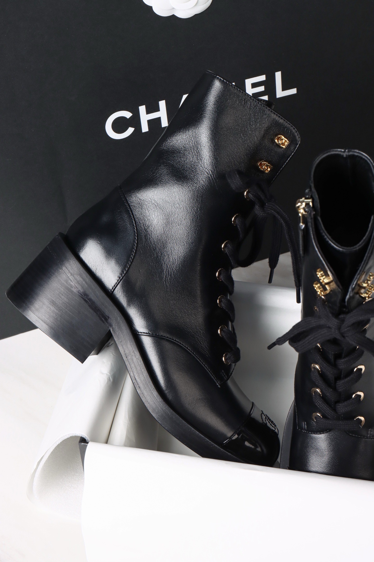 Ботинки женские Chanel чёрного цвета