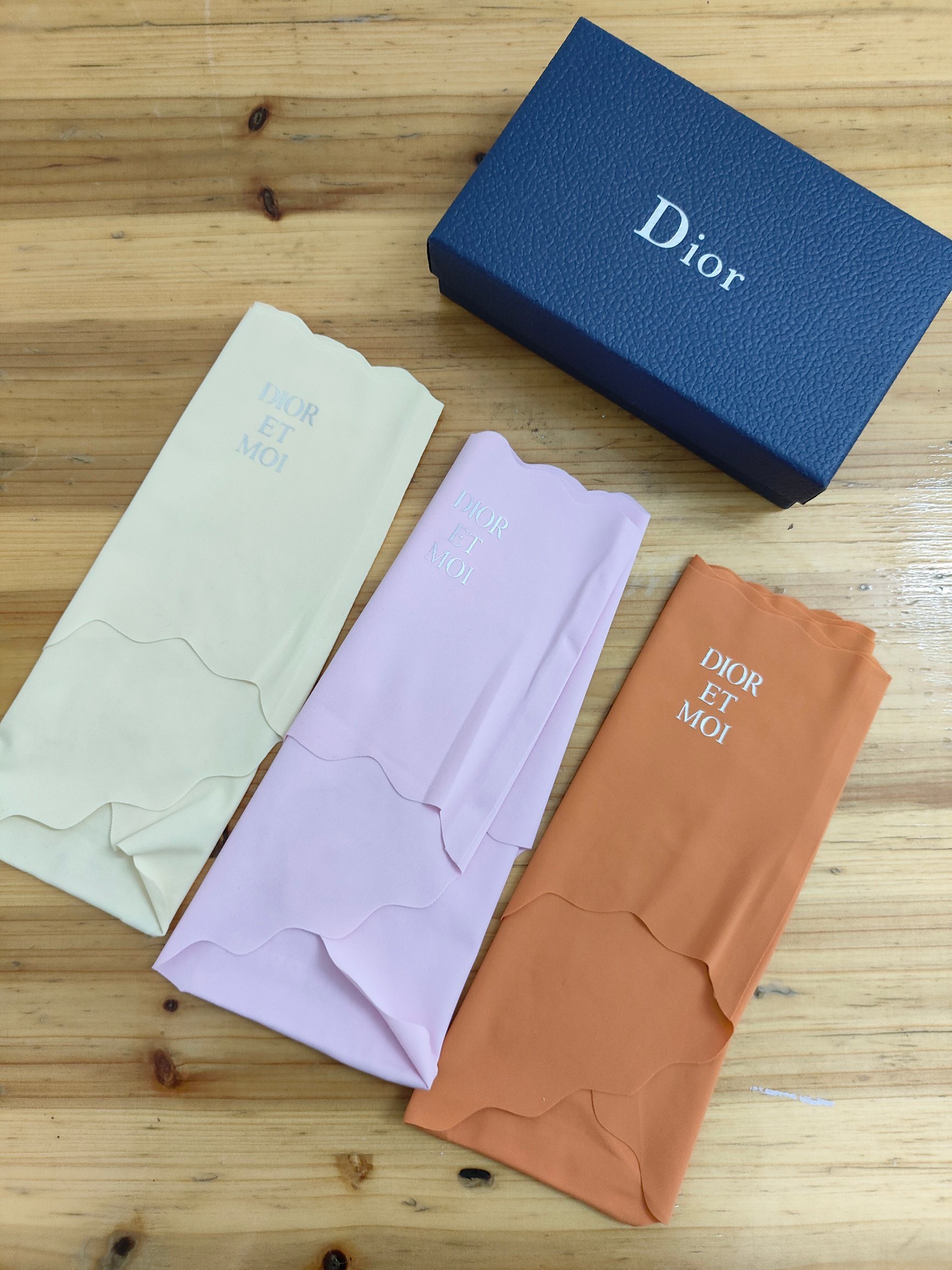 Трусы женские в стиле Dior из шелковистой ткани с бесшовной отделкой (набор 3 шт.)