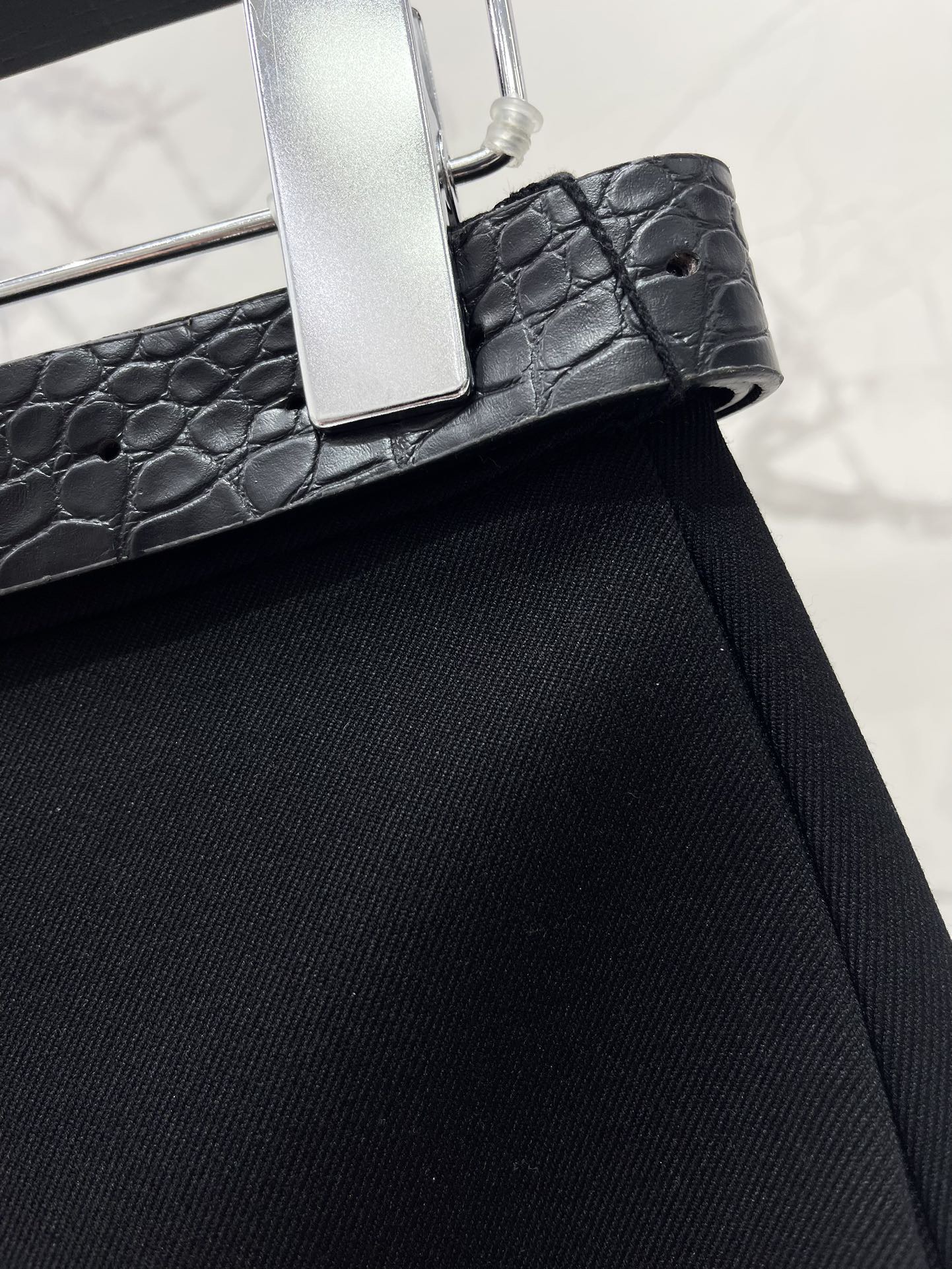 Юбка женская в стиле Saint Laurent с разрезом черного цвета