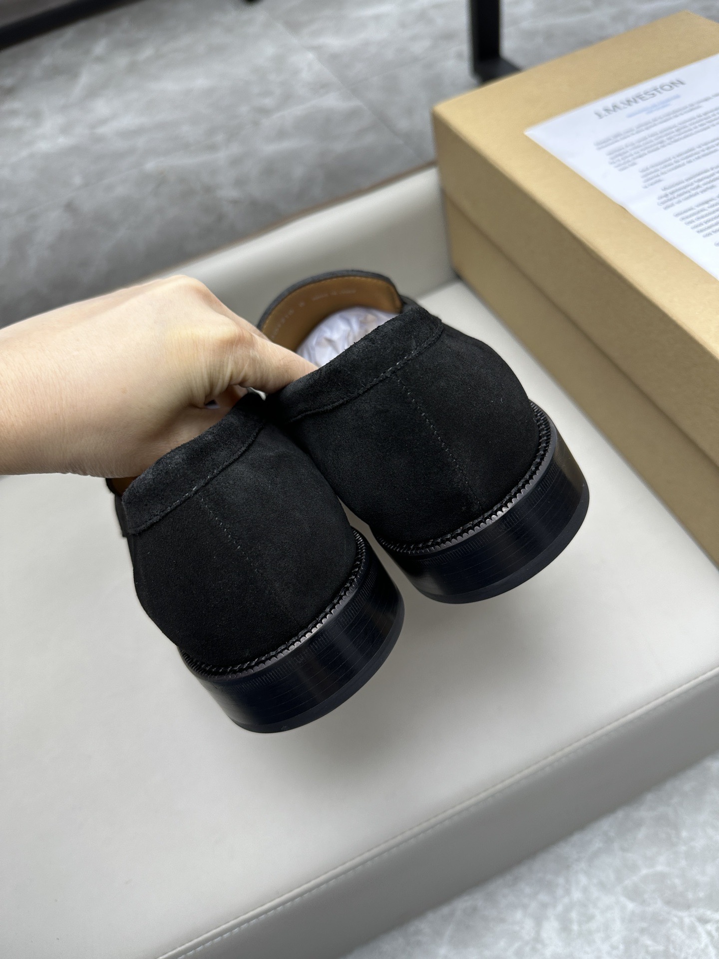 Лоферы мужские в стиле J.M. Weston из натуральной замши черного цвета