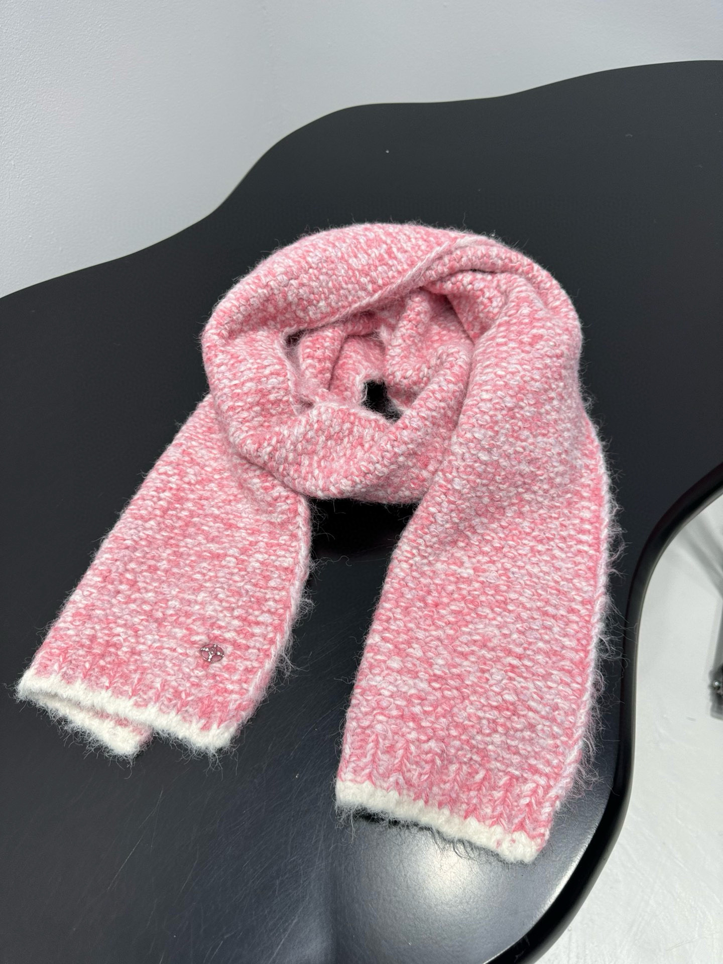 Шарф женский в стиле Chanel из твидовой смесовой пряжи розового цвета