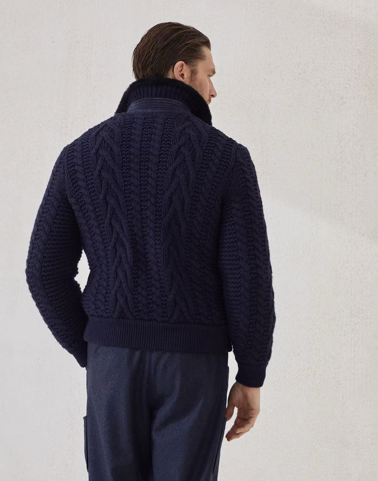 Куртка мужская в стиле Brunello Cucinelli из овчины с вязанными шерстяными рукавами тёмно-синего цвета