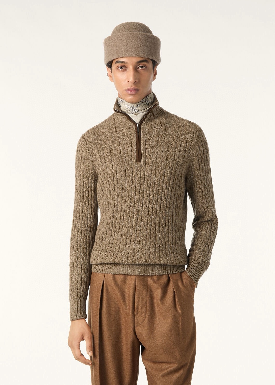 Свитер мужской в стиле Loro Piana из 100% шерсти бежевого цвета с молнией