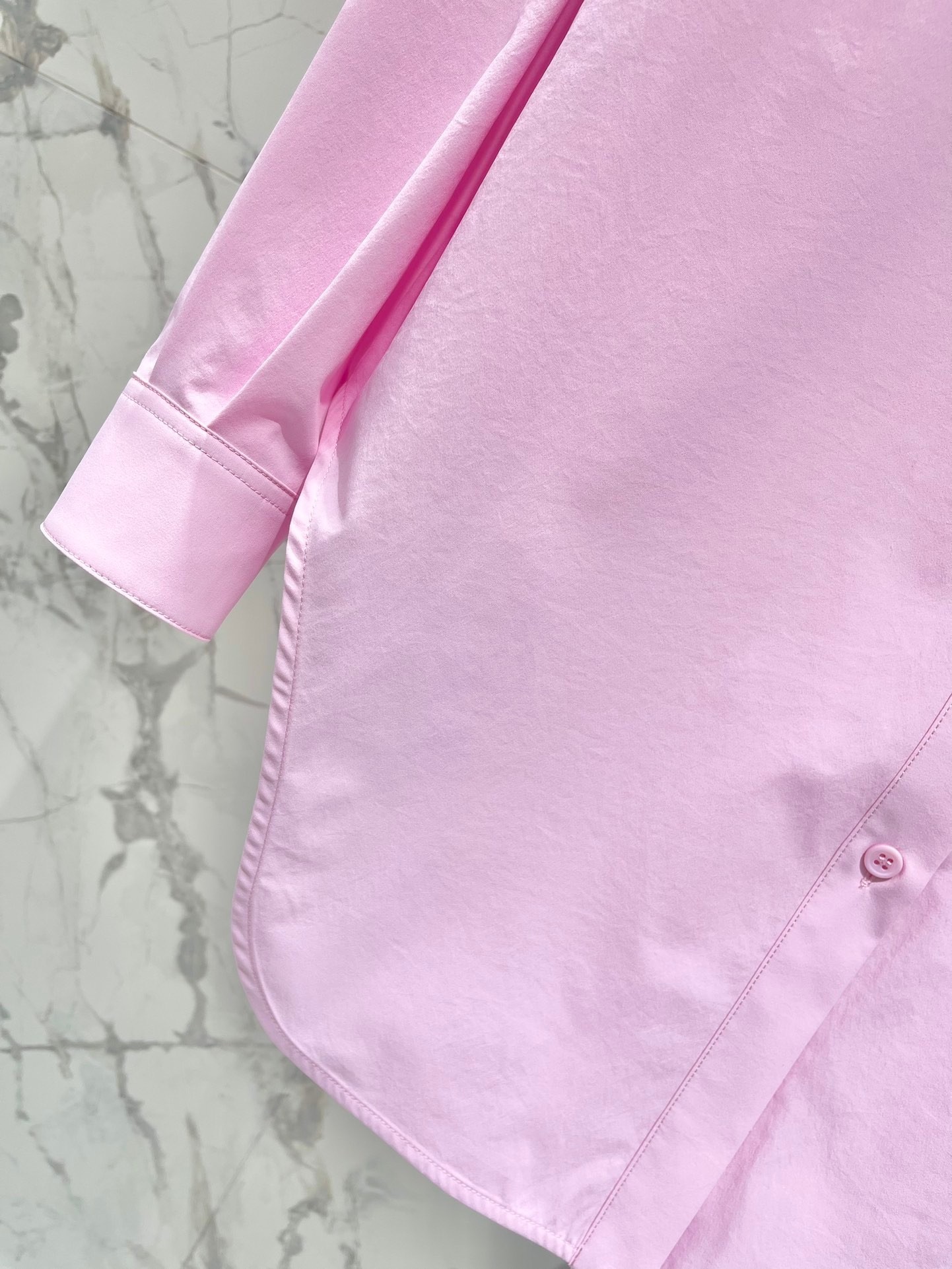 Рубашка женская в стиле Loewe хлопковая с длинным рукавом розового цвета