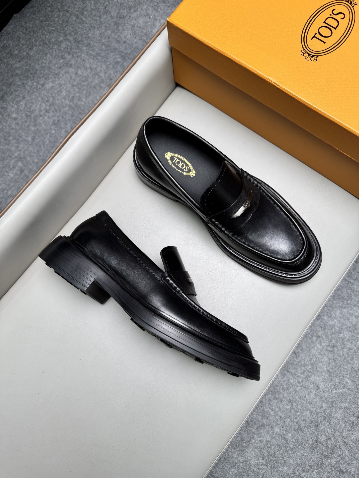 Лоферы мужские в стиле Tod’s чёрного цвета