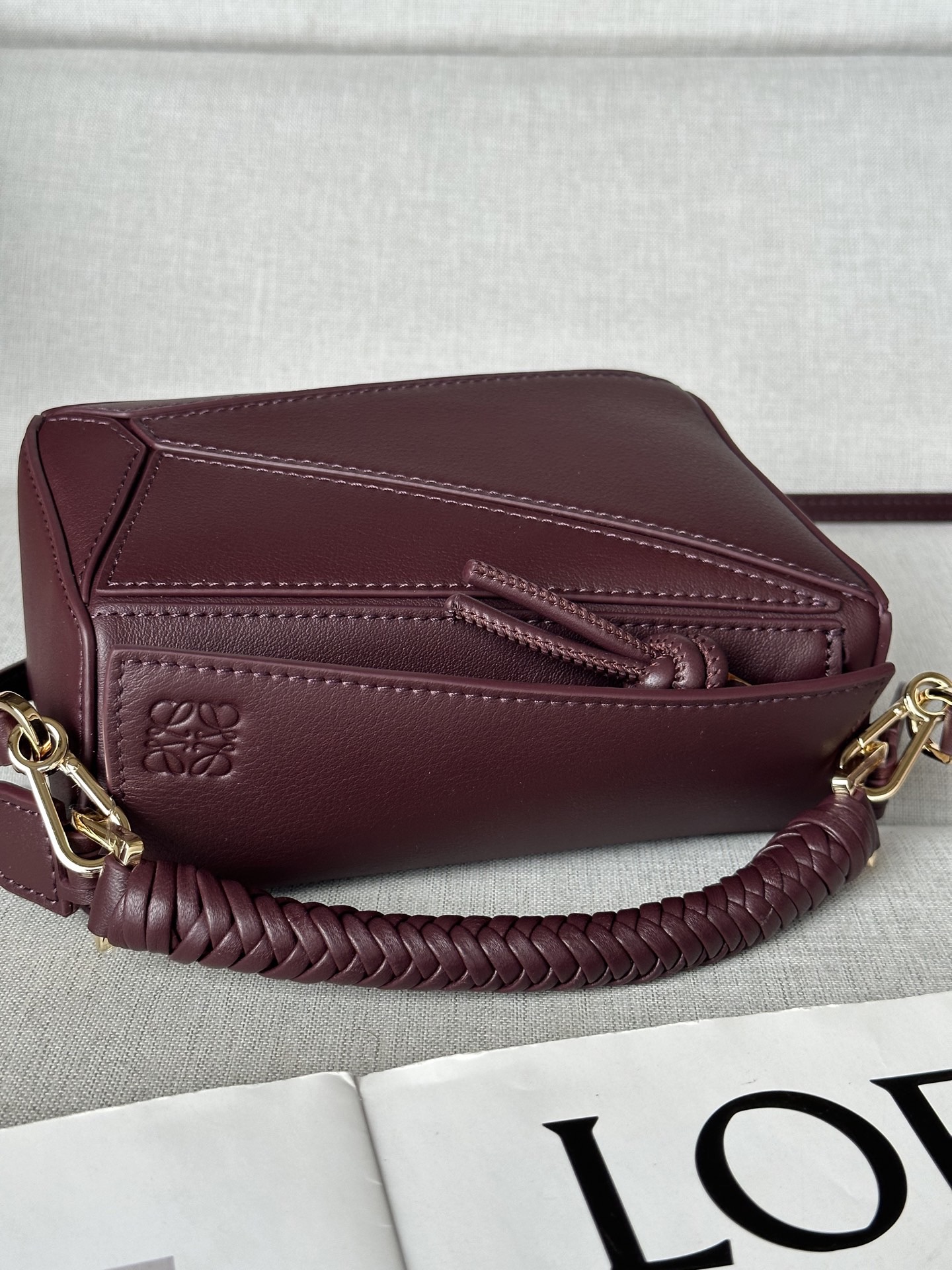 Сумка женская в стиле Loewe Puzzle Mini бордового цвета