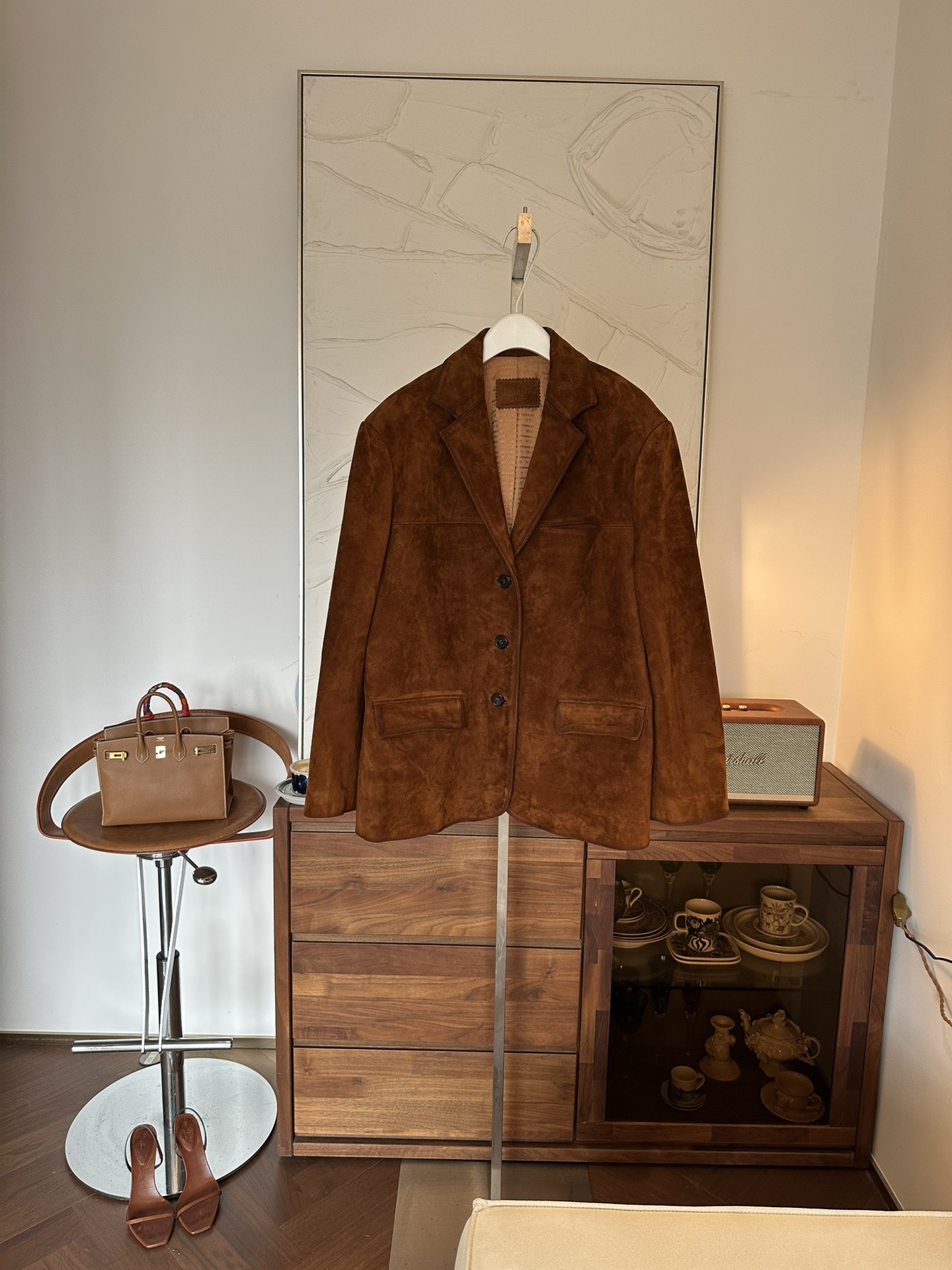 Куртка женская в стиле Prada из натуральной замши коричневого цвета с классическим кроем