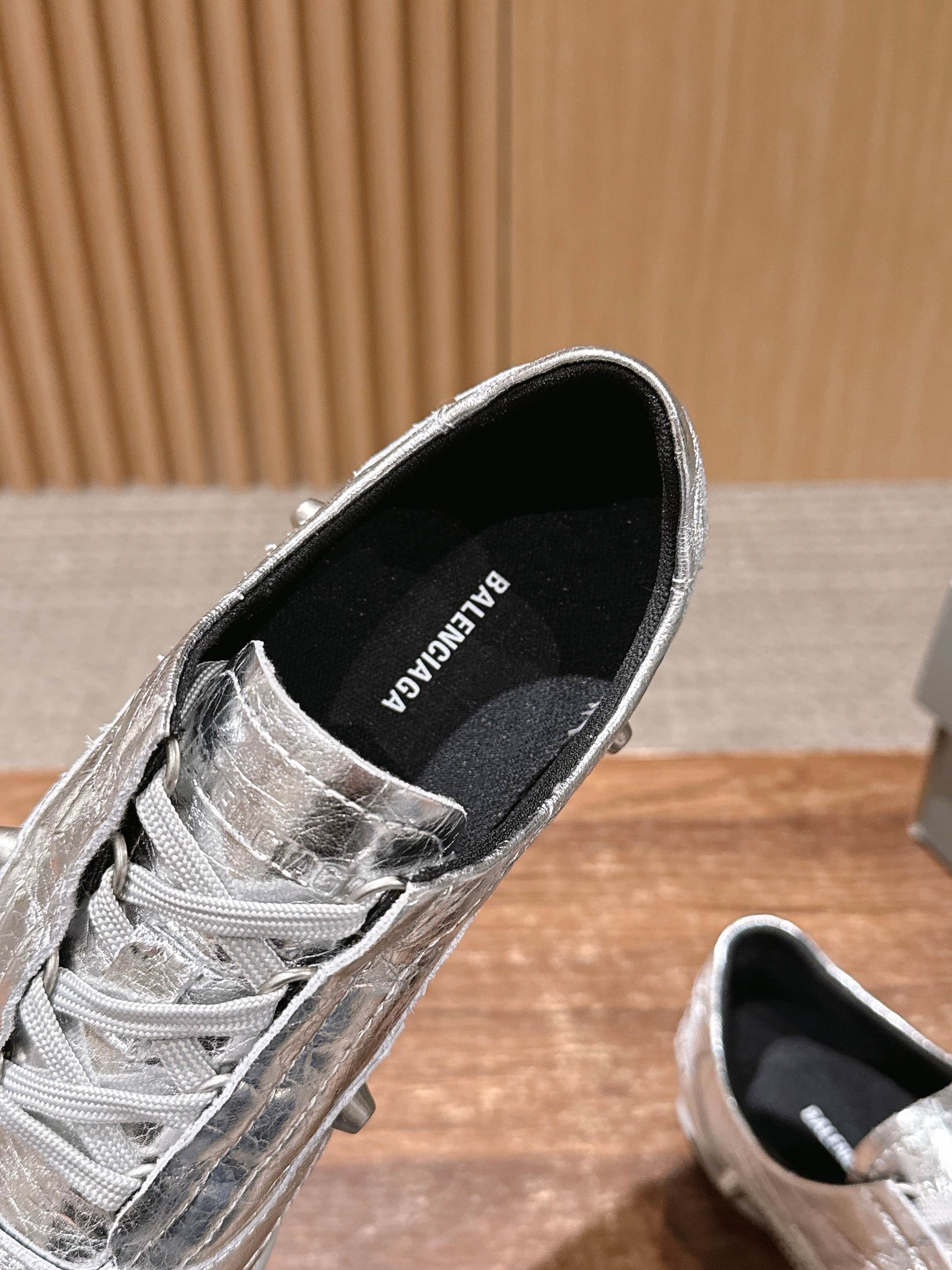 Кеды женские Balenciaga Soccer серебристого цвета
