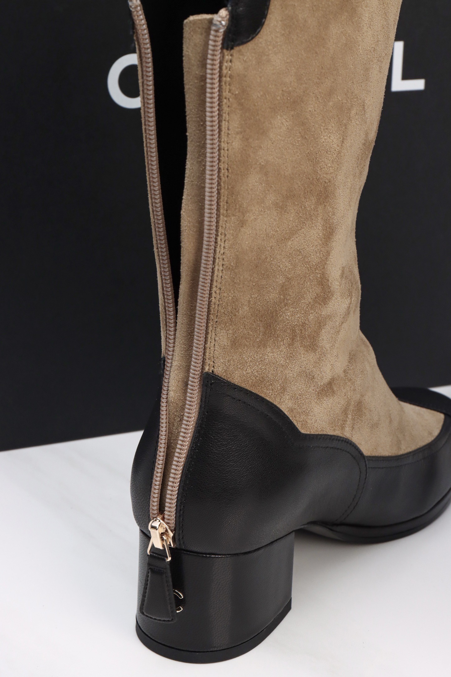 Сапоги женские Chanel Riding Boots бежево-чёрного цвета