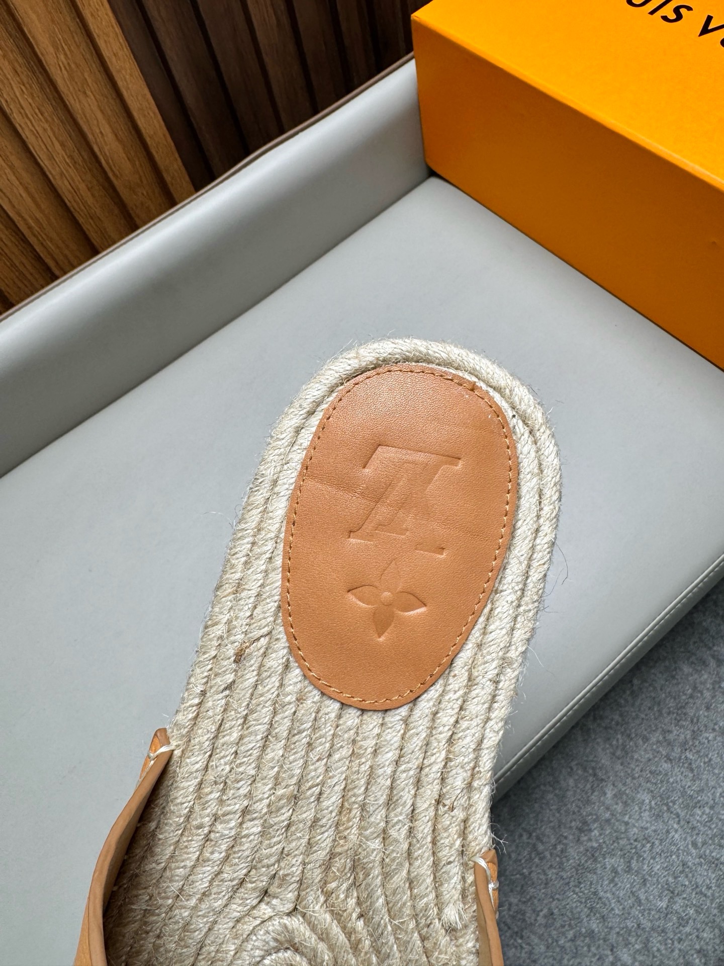 Шлёпанцы мужские в стиле Louis Vuitton коричневого цвета