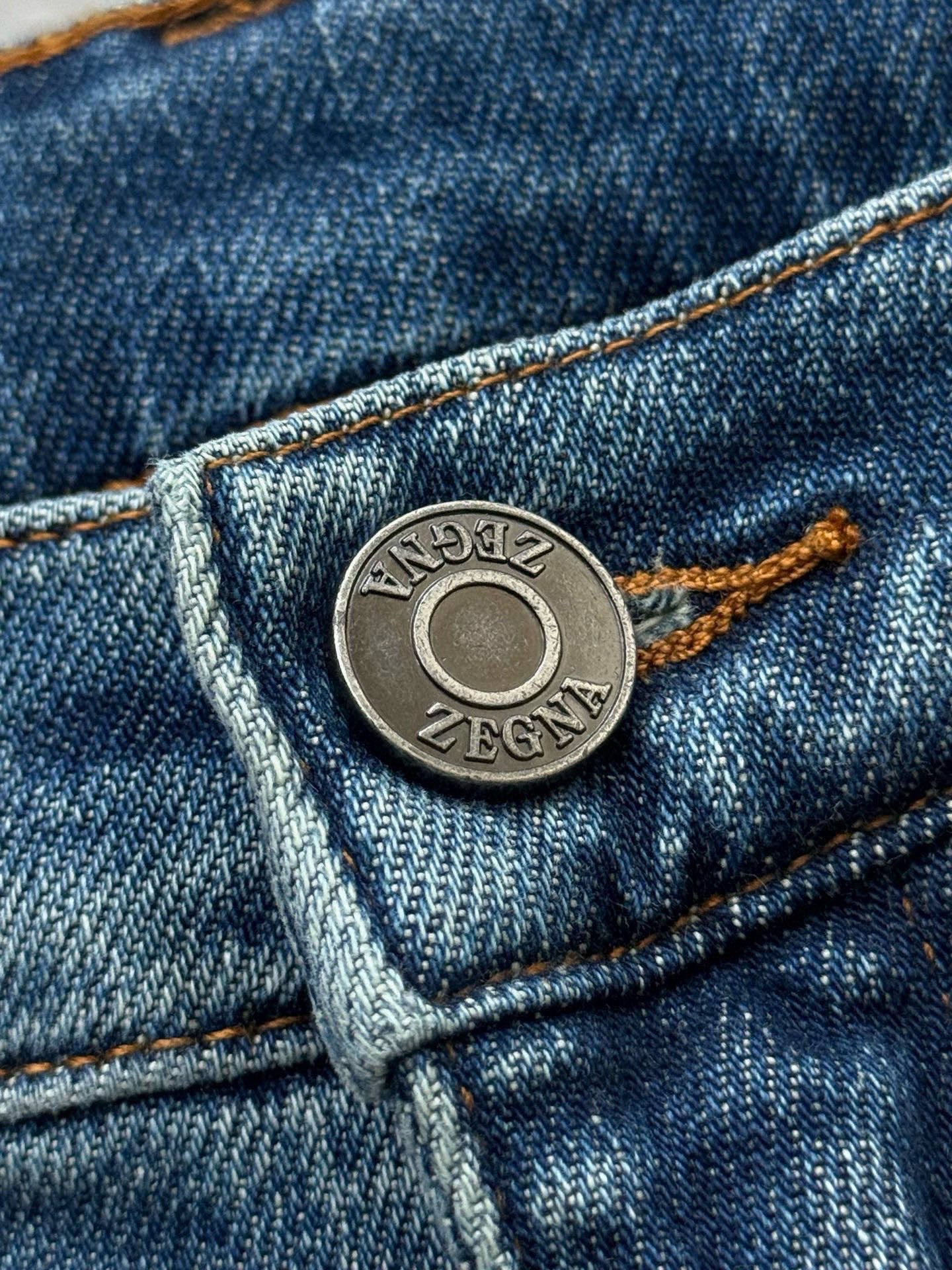 Джинсы мужские в стиле Zegna из денима синего цвета с вышивкой логотипа