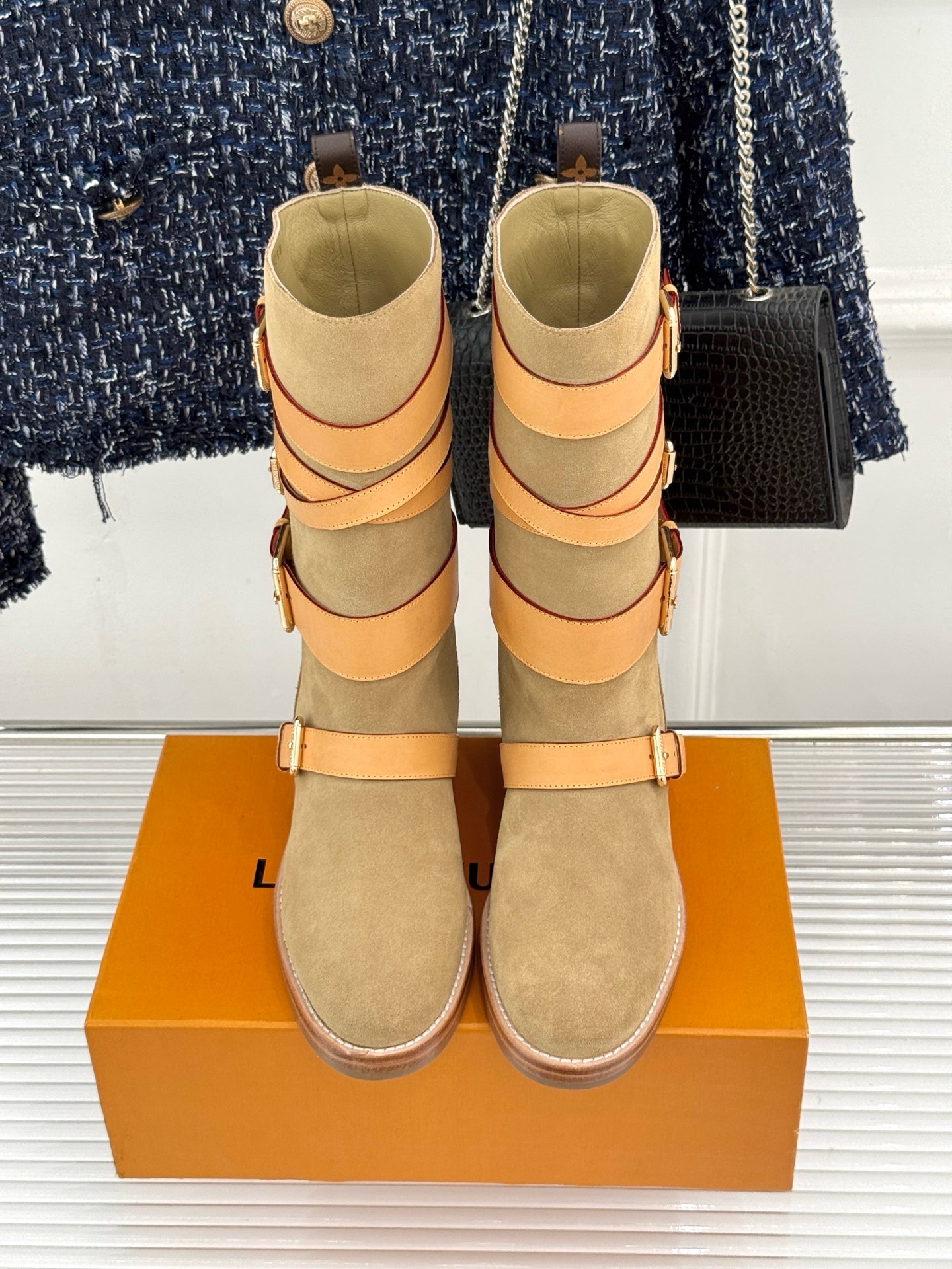 Сапоги женские Louis Vuitton Amiral Flat Boot бежевого цвета
