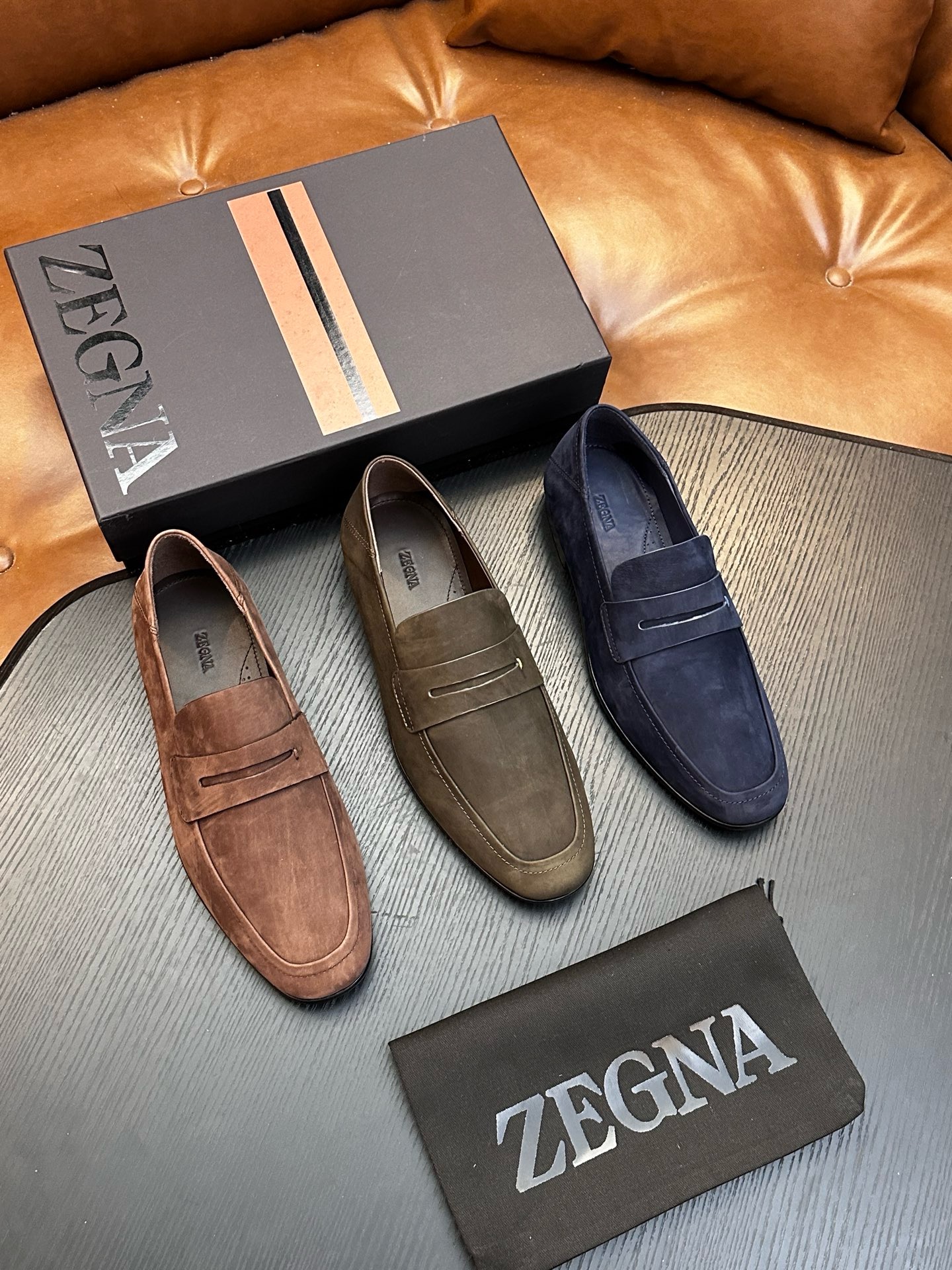 Лоферы мужские в стиле Zegna из натуральной замши синего цвета