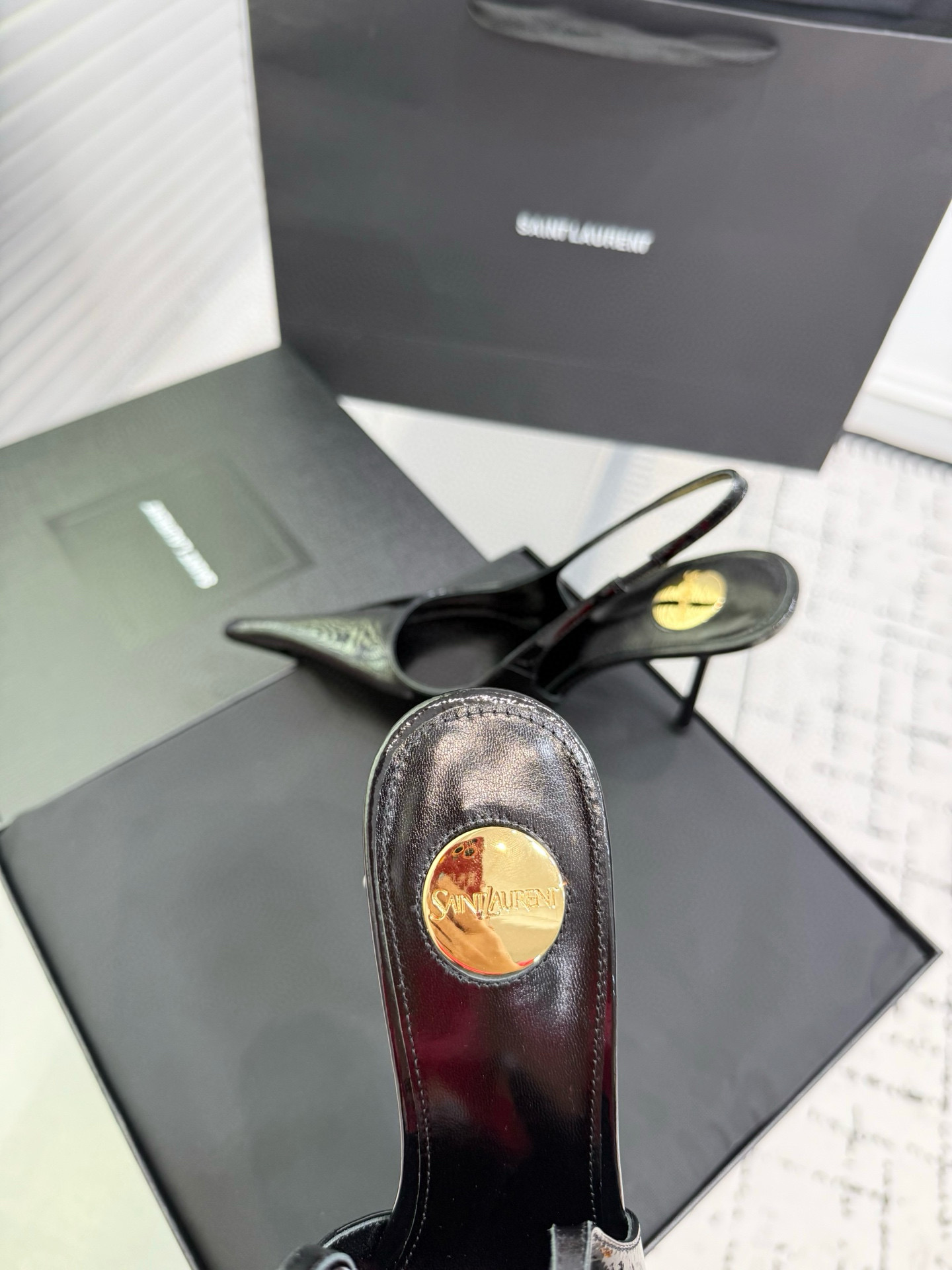 Туфли женские в стиле Saint Laurent Slingback чёрного цвета