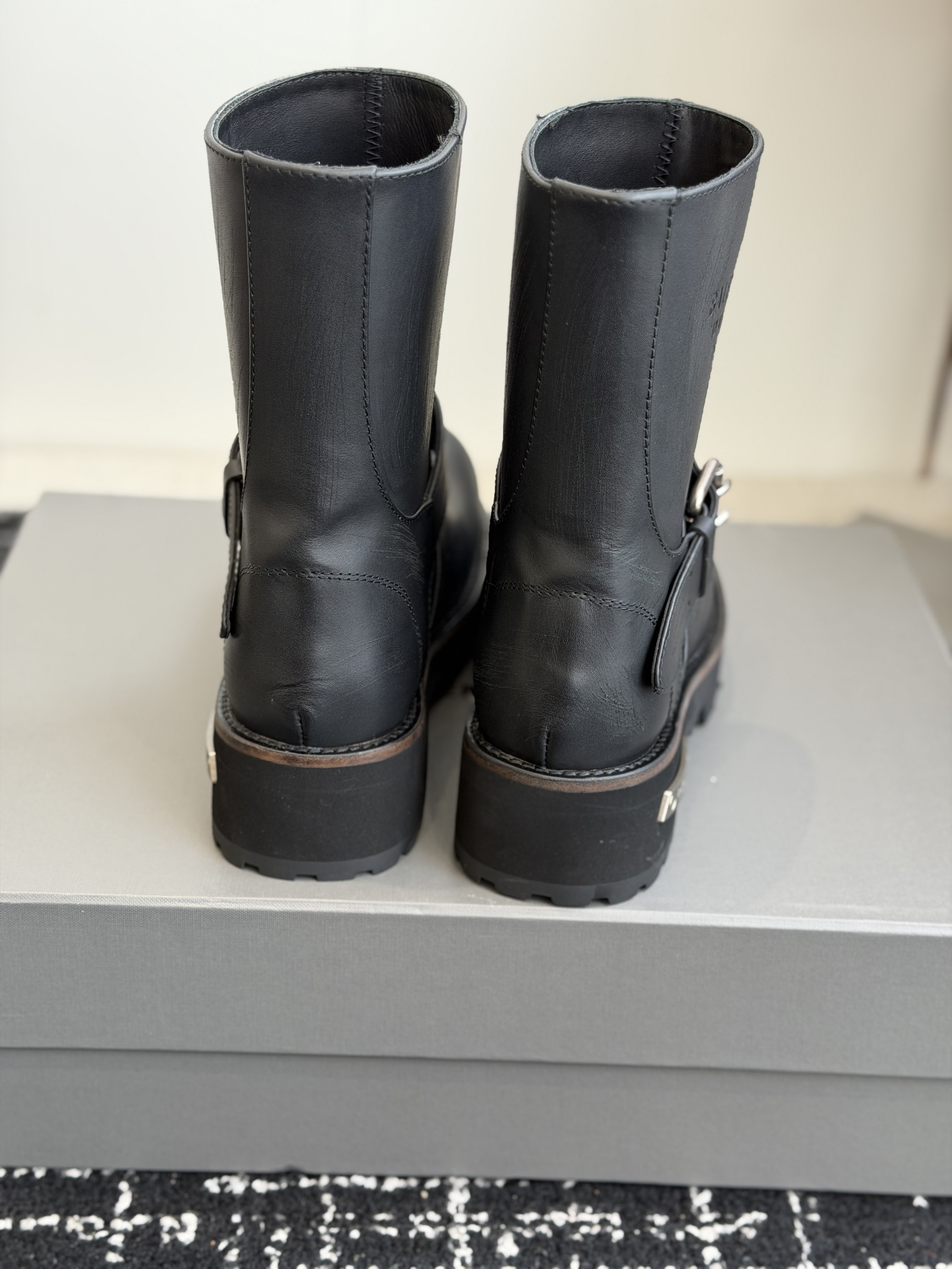 Ботинки женские Balenciaga Venom чёрного цвета