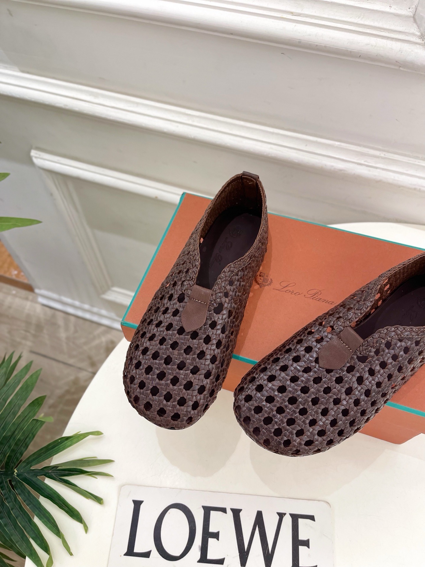 Лоферы женские в стиле Loro Piana графитового цвета