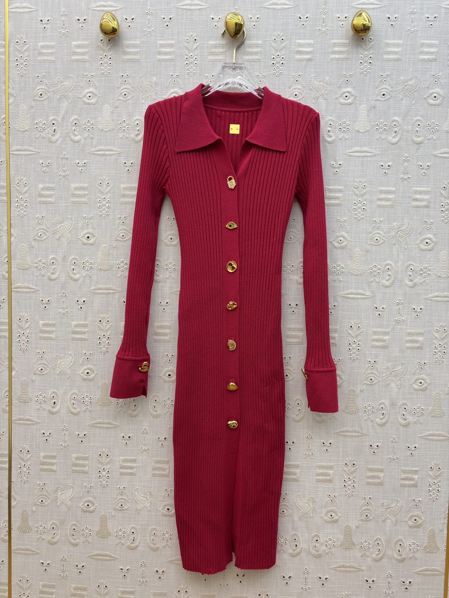 Платье женское Schiaparelli с асимметричными пуговицами малинового цвета