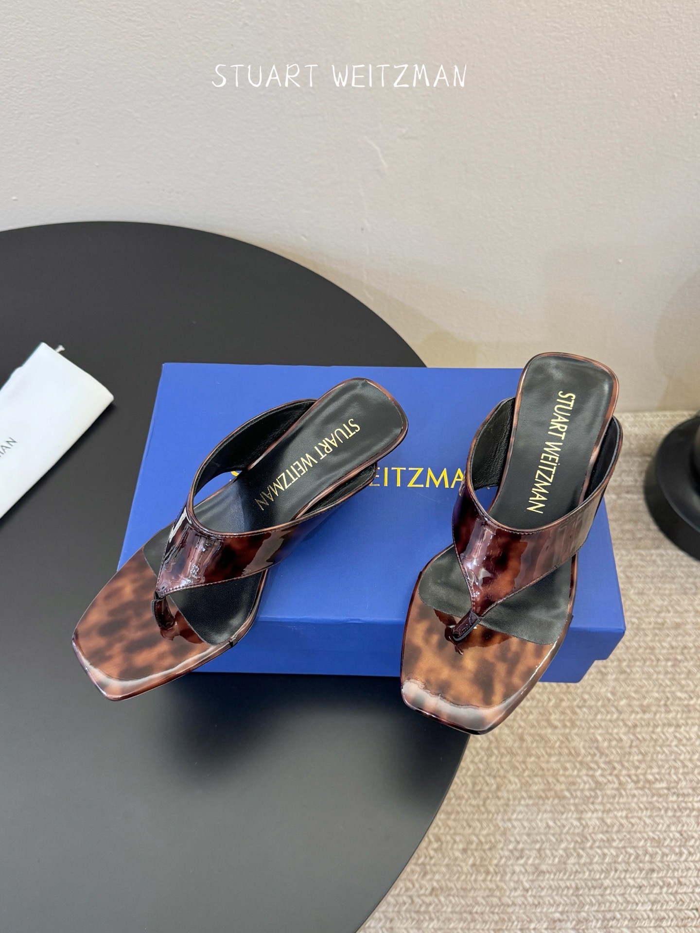 Мюли женские в стиле Stuart Weitzman коричневого цвета