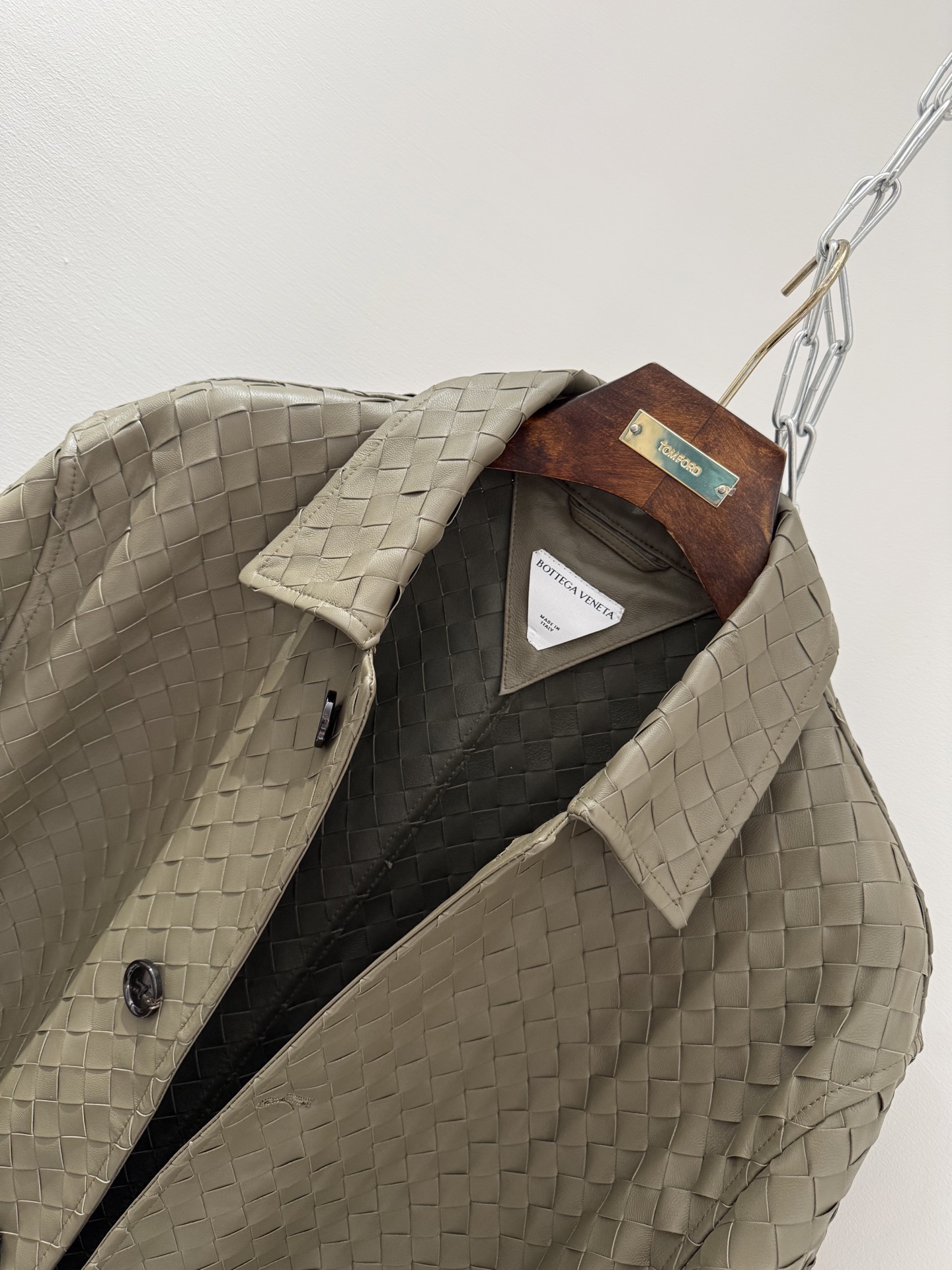 Пальто мужское в стиле Bottega Veneta оливково-бежевого цвета с плетением Intrecciato